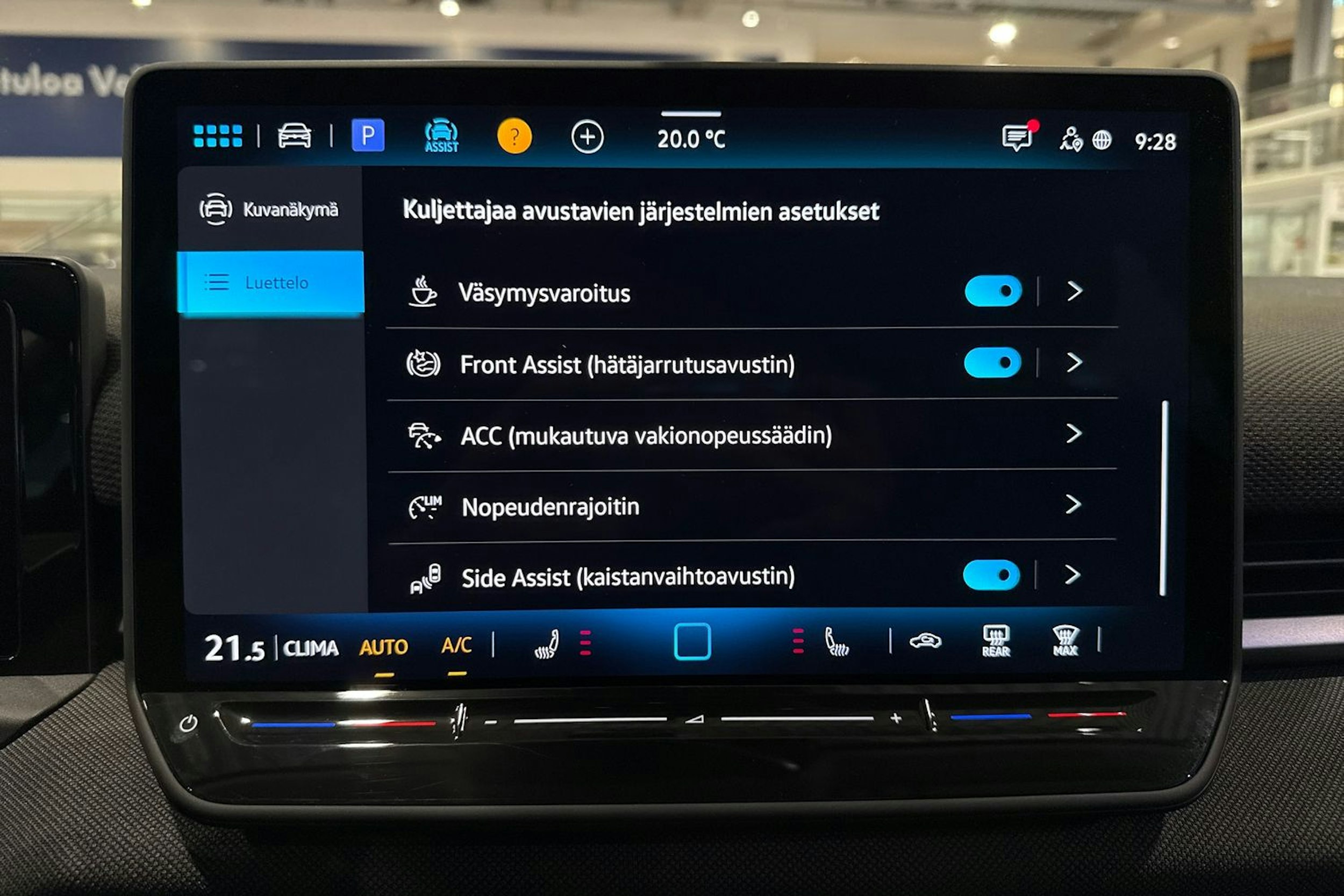 keltainen Volkswagen T-Roc 2026 kuva 23.