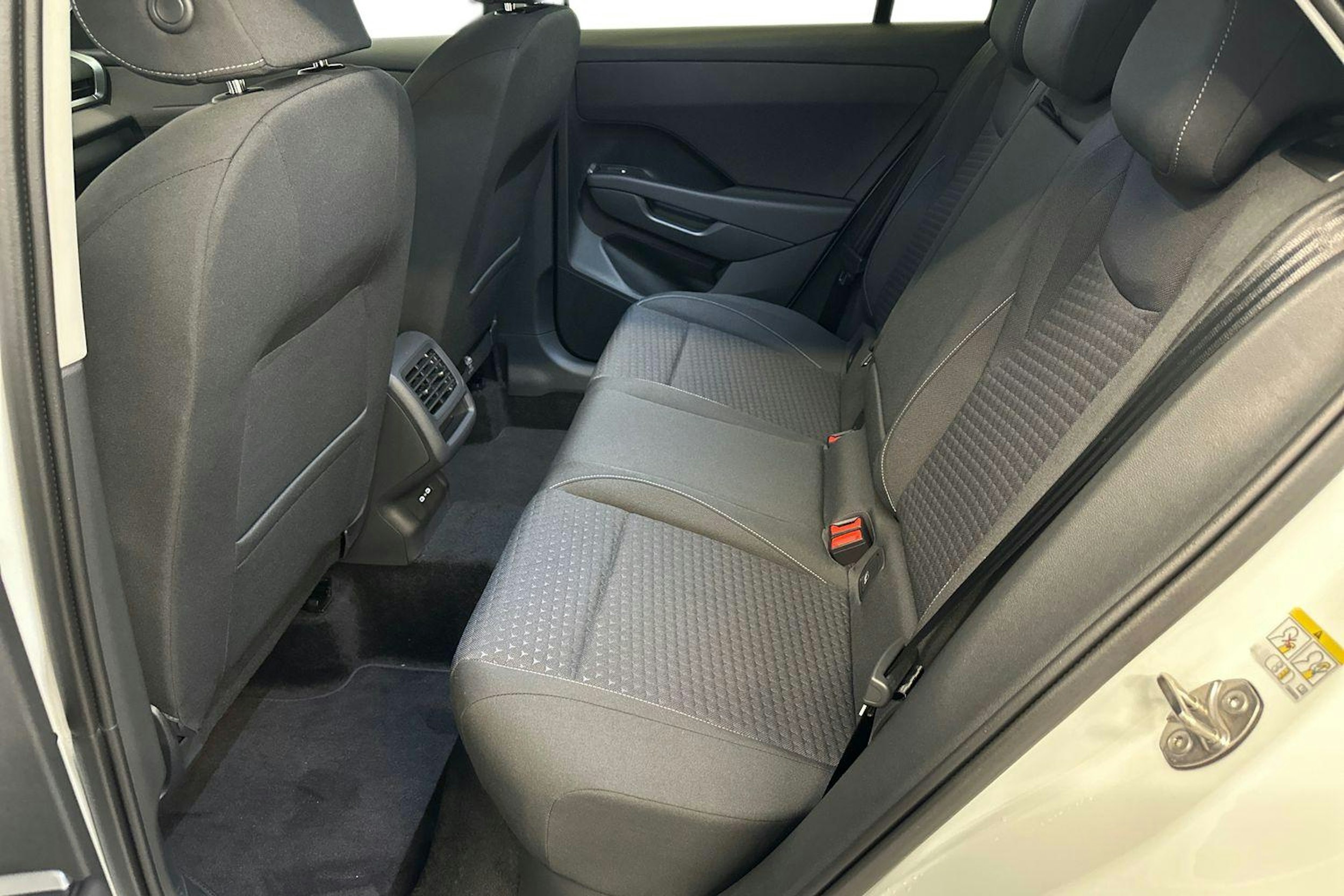 valkoinen Volkswagen T-Roc 2026 kuva 8.