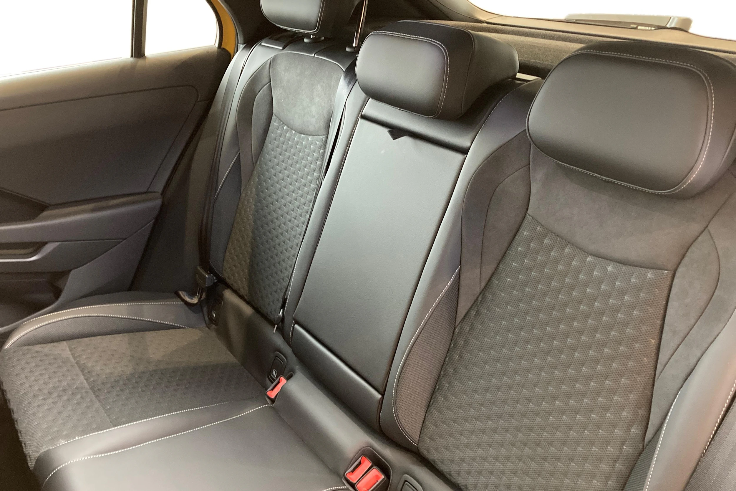 keltainen Volkswagen T-Roc 2026 kuva 8.