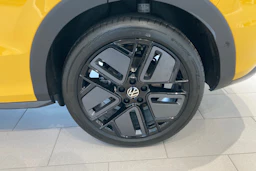 keltainen Volkswagen T-Roc 2026 kuva 10.