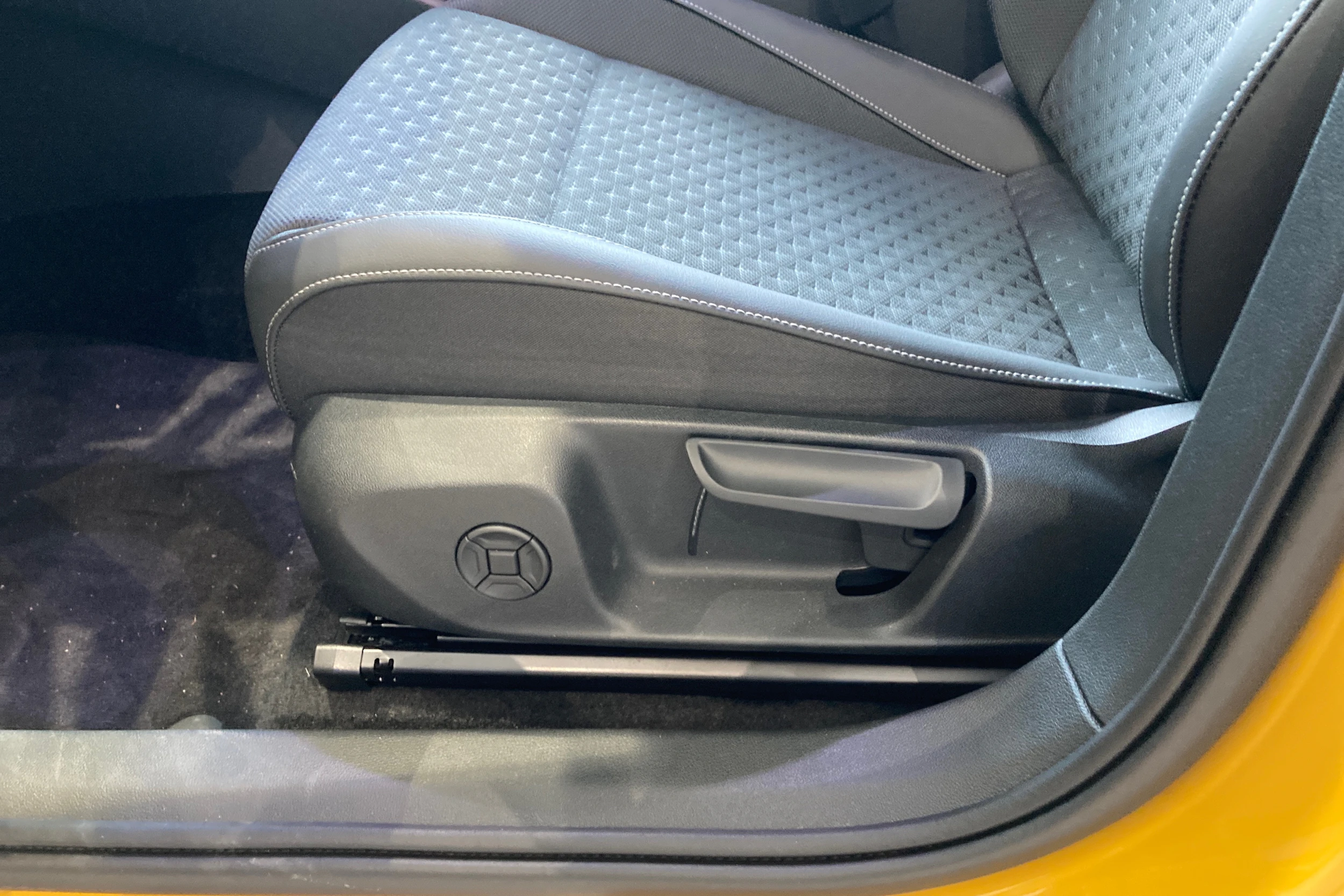 keltainen Volkswagen T-Roc 2026 kuva 12.