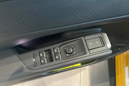 keltainen Volkswagen T-Roc 2026 kuva 13.