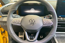 keltainen Volkswagen T-Roc 2026 kuva 14.