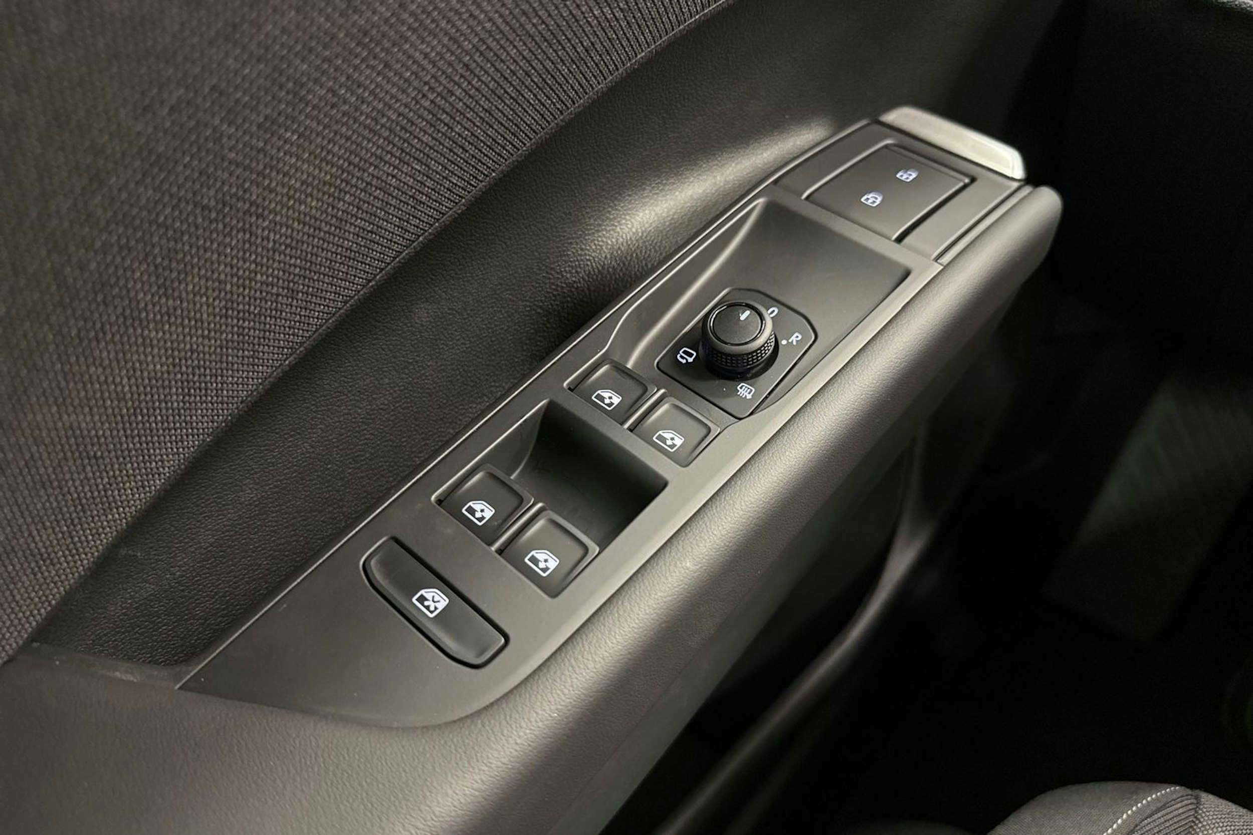 met. musta Volkswagen T-Roc 2026 kuva 15.