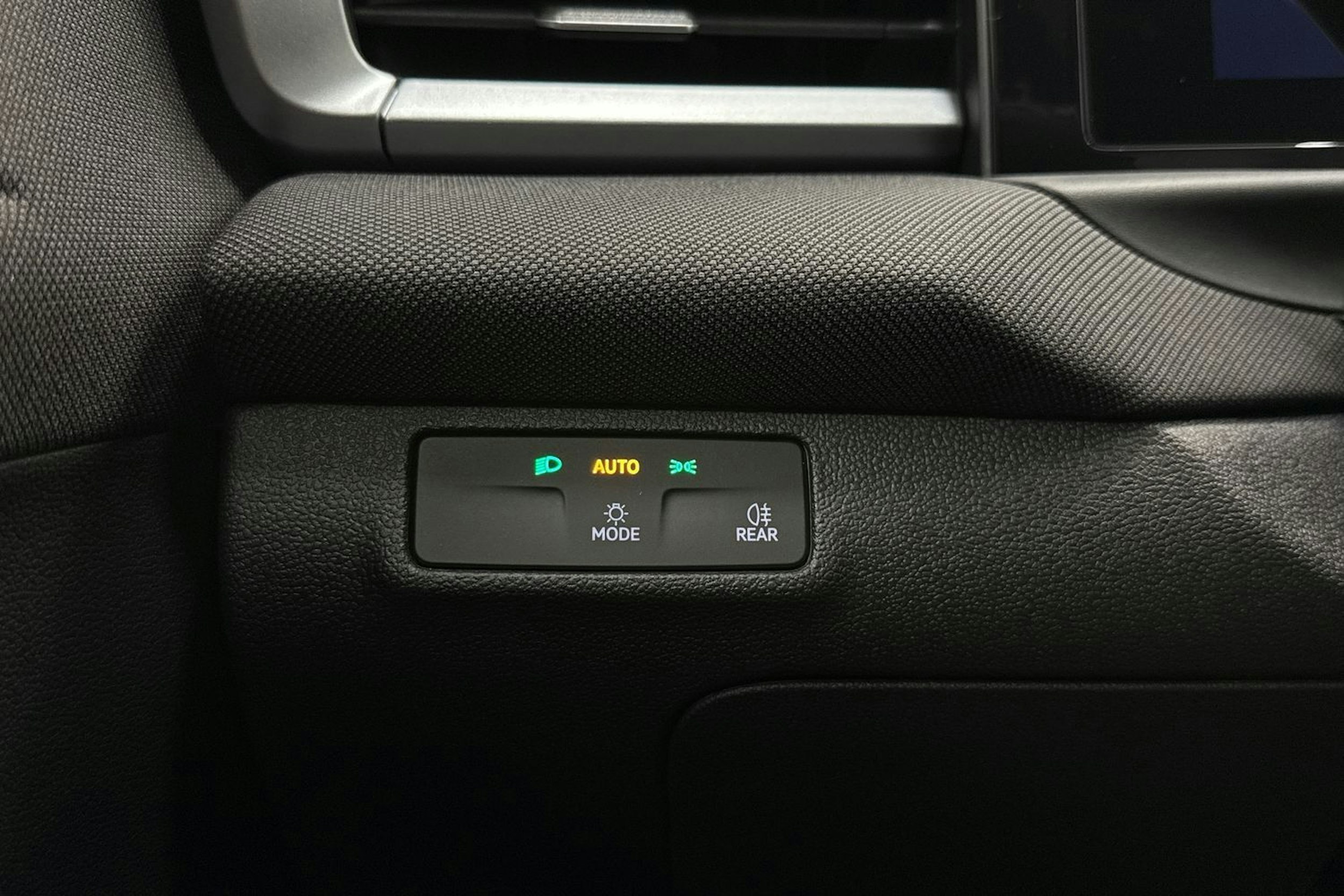 met. musta Volkswagen T-Roc 2026 kuva 17.