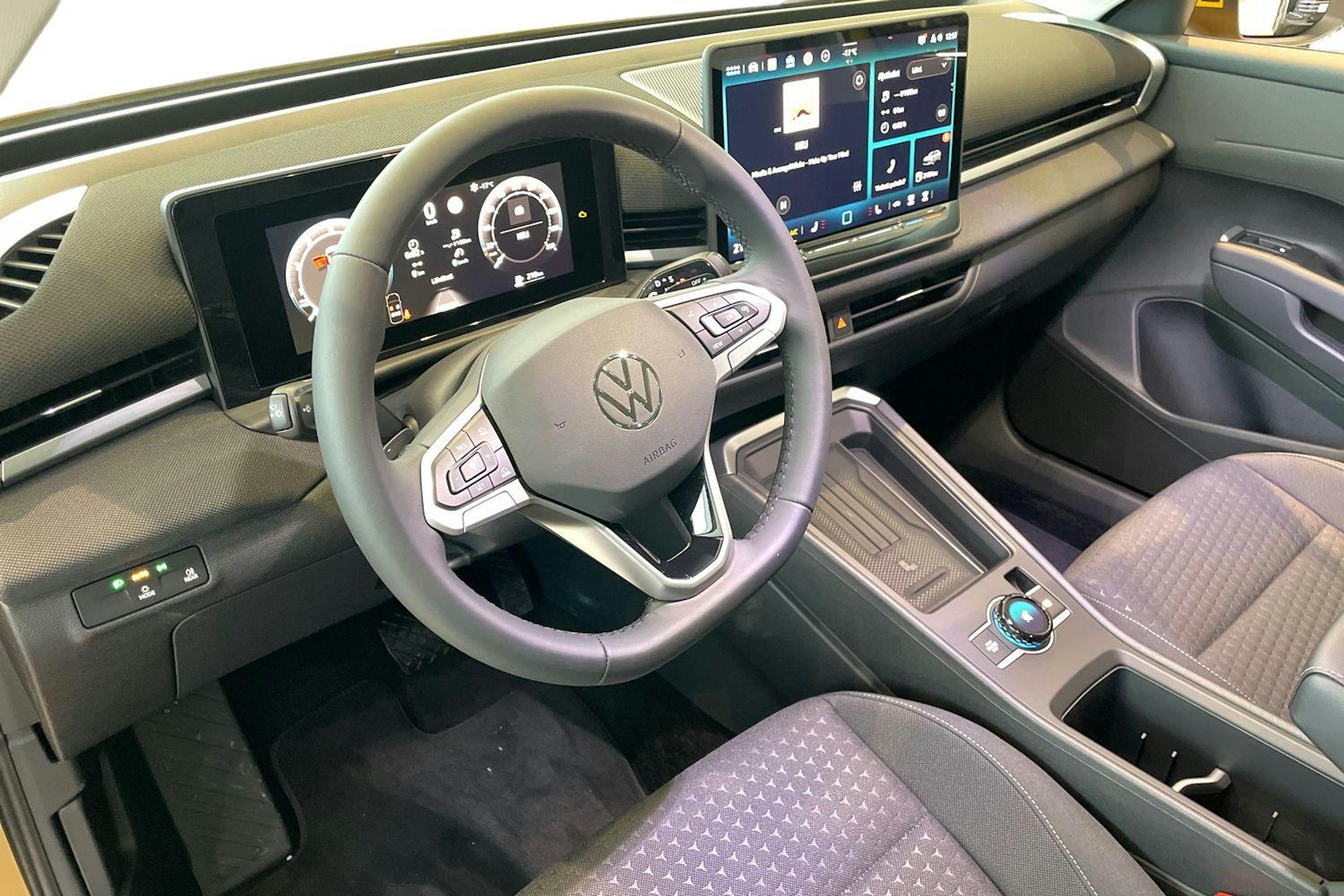 keltainen Volkswagen T-Roc 2026 kuva 6.