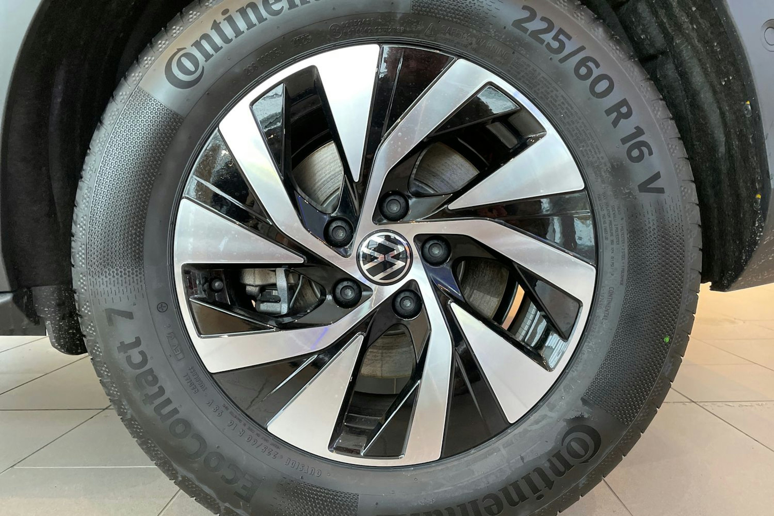 keltainen Volkswagen T-Roc 2026 kuva 10.