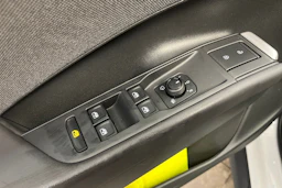 valkoinen Volkswagen T-Roc 2026 kuva 12.