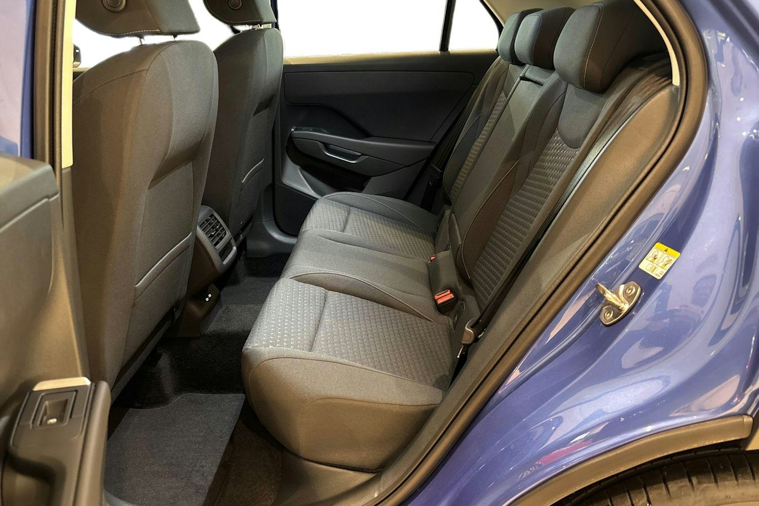 sininen Volkswagen T-Roc 2026 kuva 8.