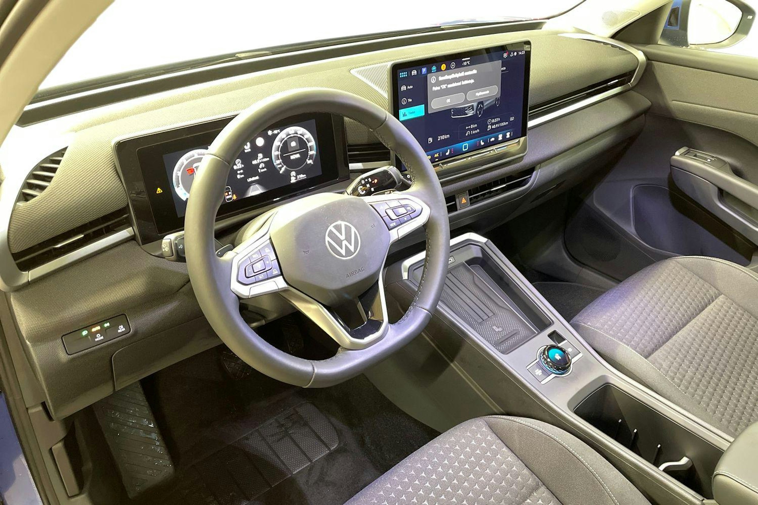 sininen Volkswagen T-Roc 2026 kuva 6.