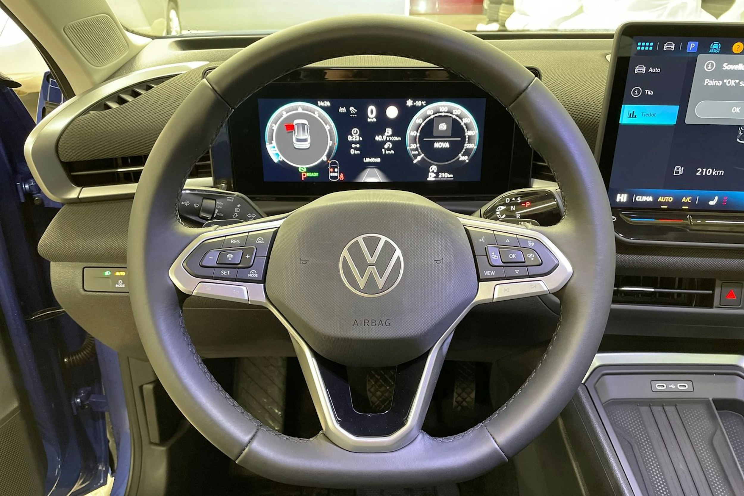 sininen Volkswagen T-Roc 2026 kuva 11.