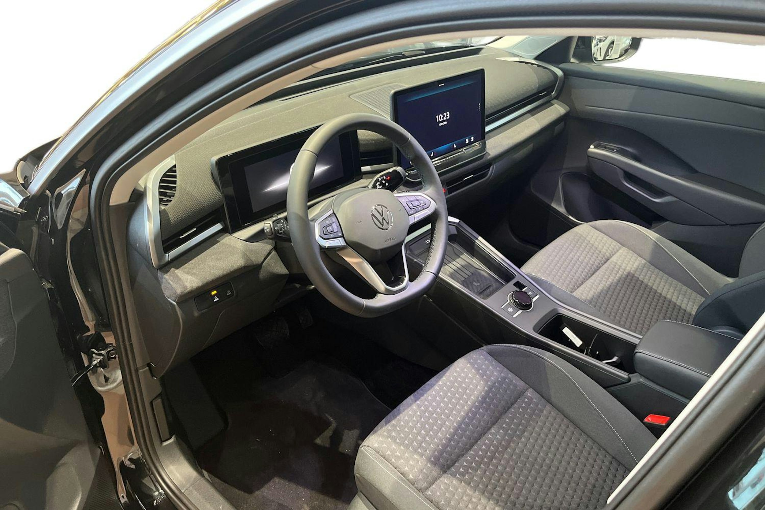 musta Volkswagen T-Roc 2026 kuva 6.