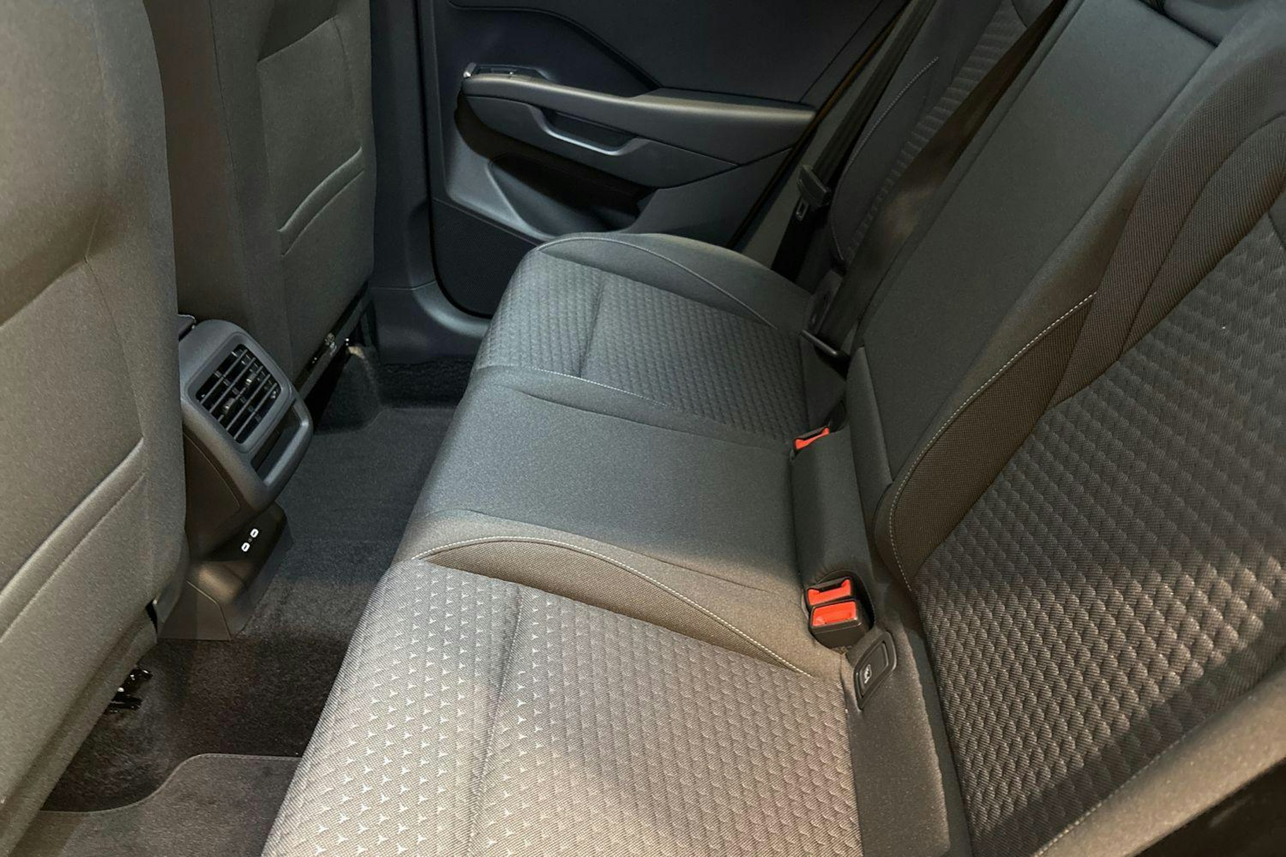 keltainen Volkswagen T-Roc 2026 kuva 8.