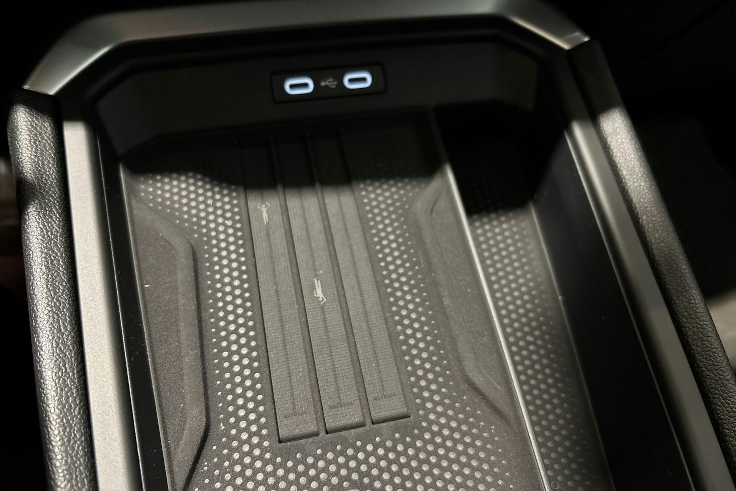 keltainen Volkswagen T-Roc 2026 kuva 18.