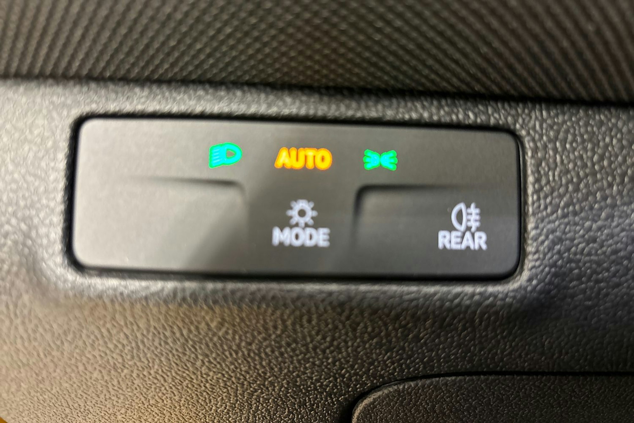 keltainen Volkswagen T-Roc 2026 kuva 22.