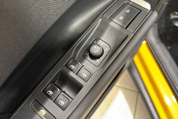 keltainen Volkswagen T-Roc 2026 kuva 23.