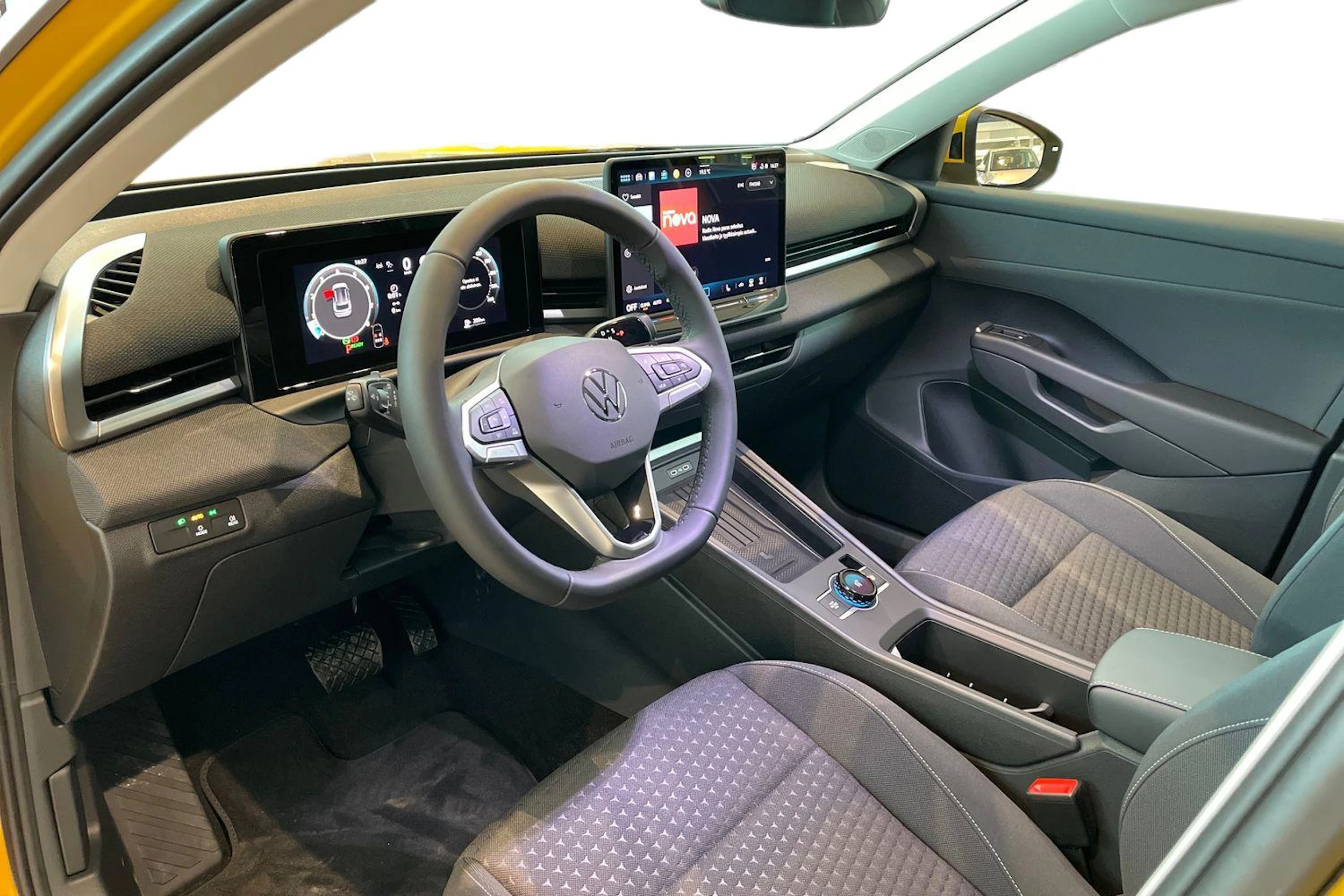 keltainen Volkswagen T-Roc 2026 kuva 6.