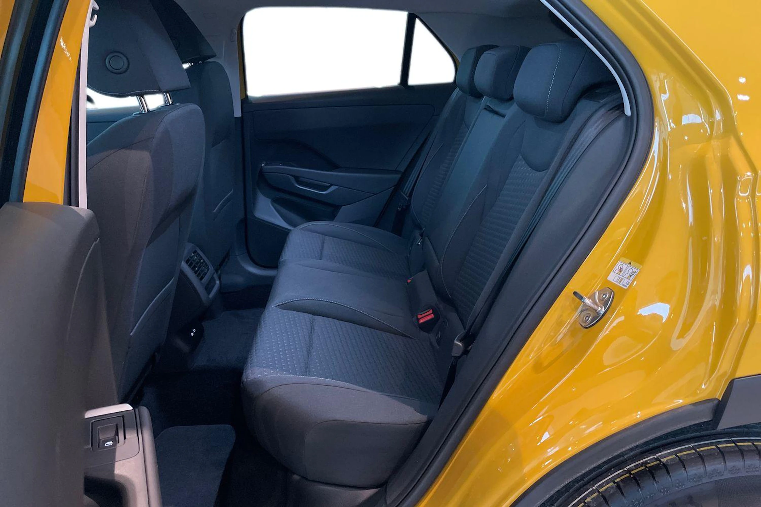 keltainen Volkswagen T-Roc 2026 kuva 8.