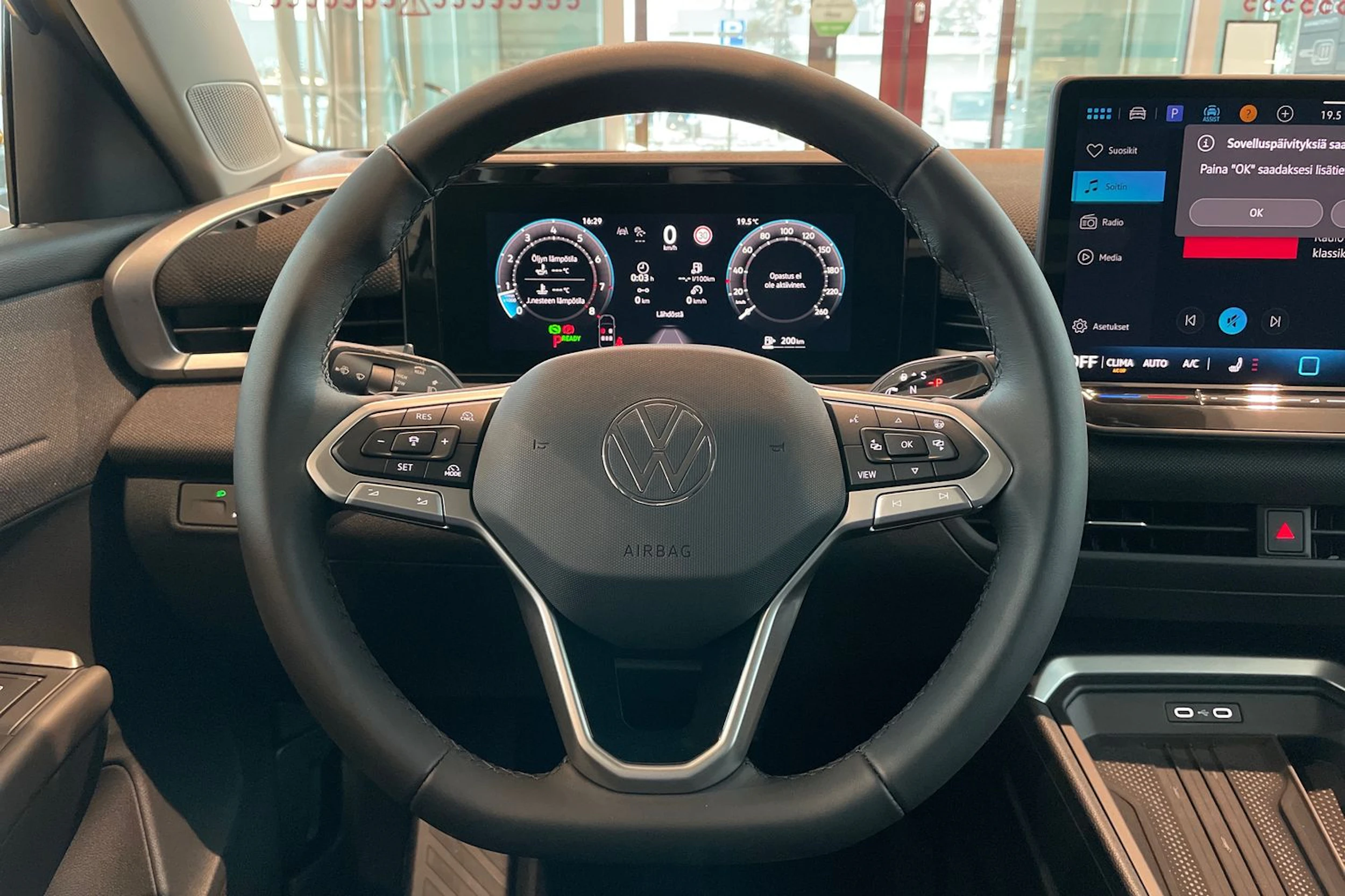 keltainen Volkswagen T-Roc 2026 kuva 12.