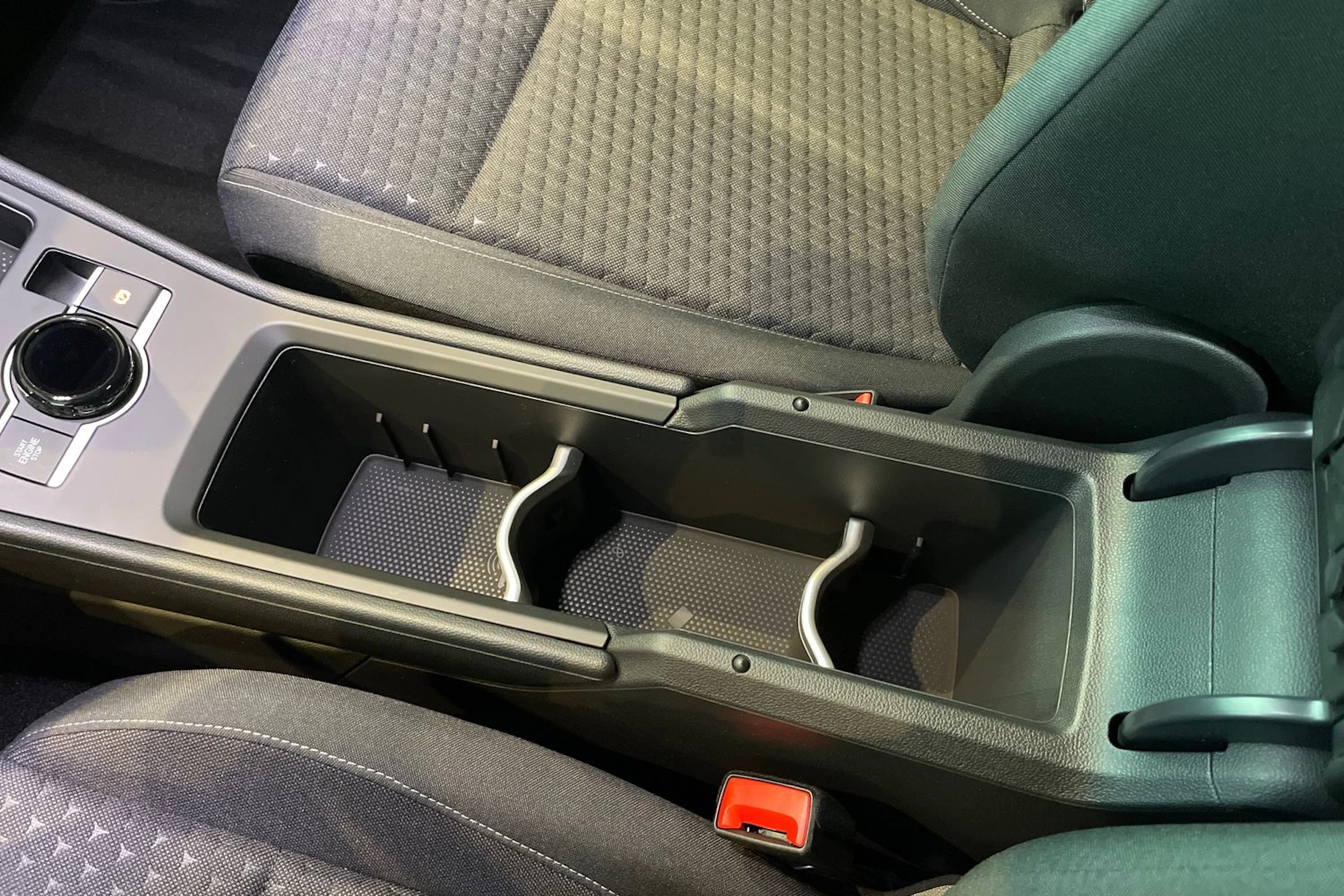 keltainen Volkswagen T-Roc 2026 kuva 21.