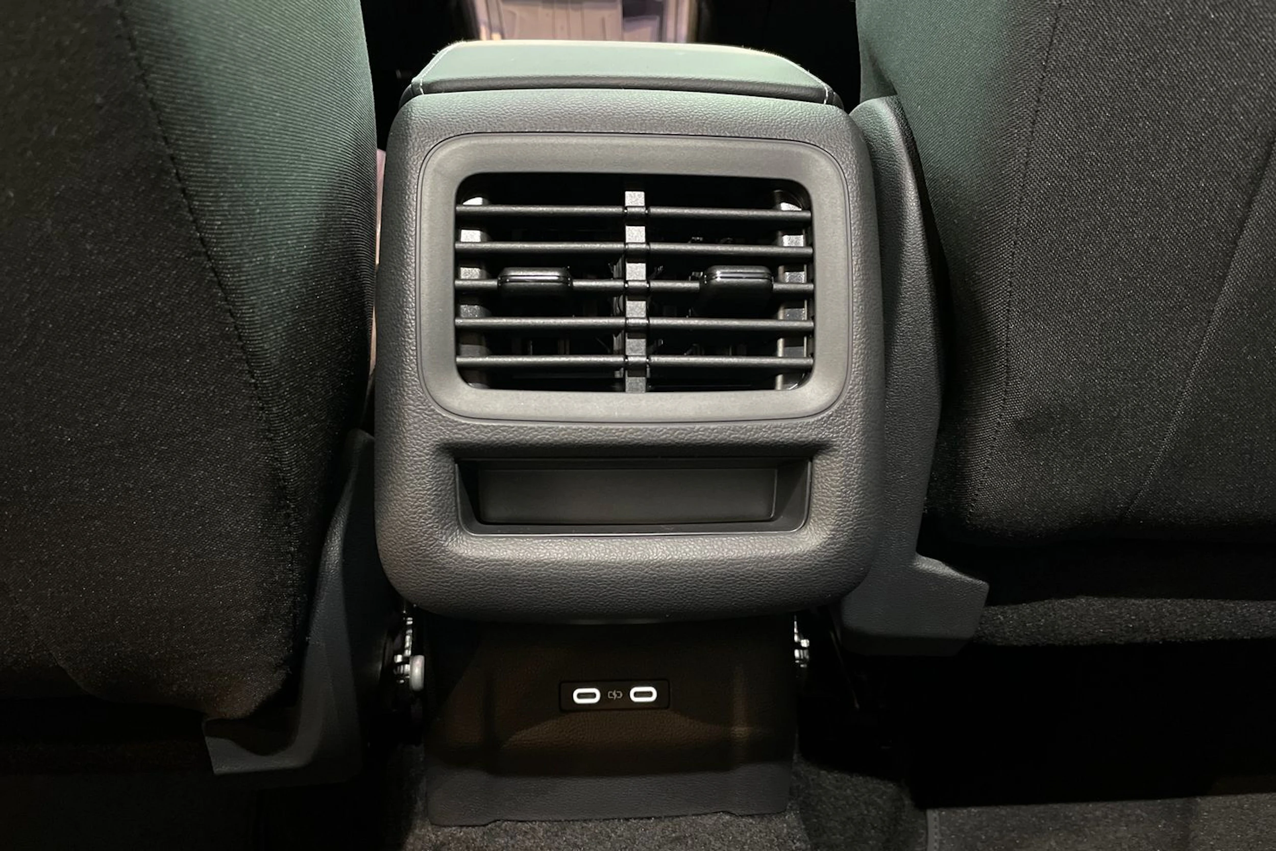 keltainen Volkswagen T-Roc 2026 kuva 22.