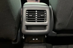 keltainen Volkswagen T-Roc 2026 kuva 22.