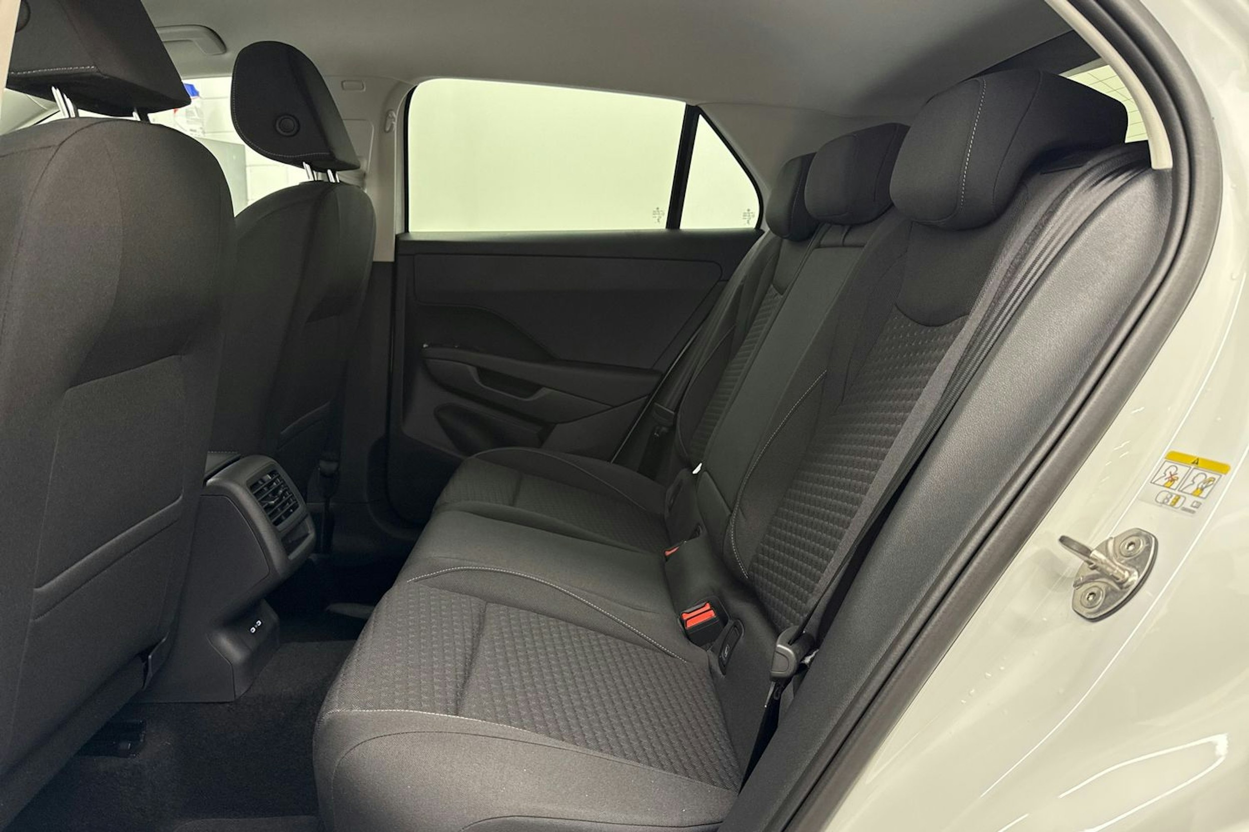 valkoinen Volkswagen T-Roc 2026 kuva 12.