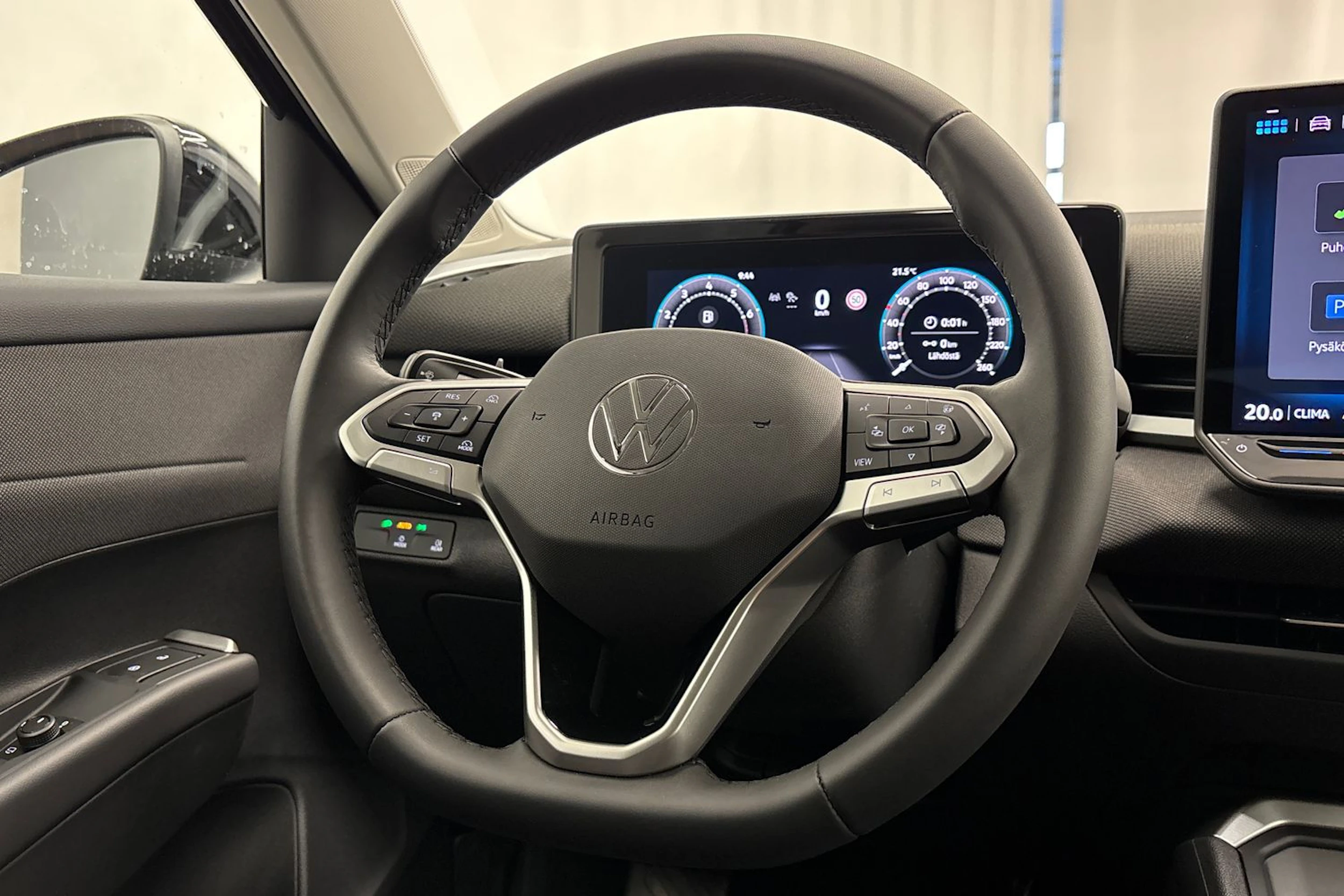 Musta Volkswagen T-Roc 2026 kuva 12.