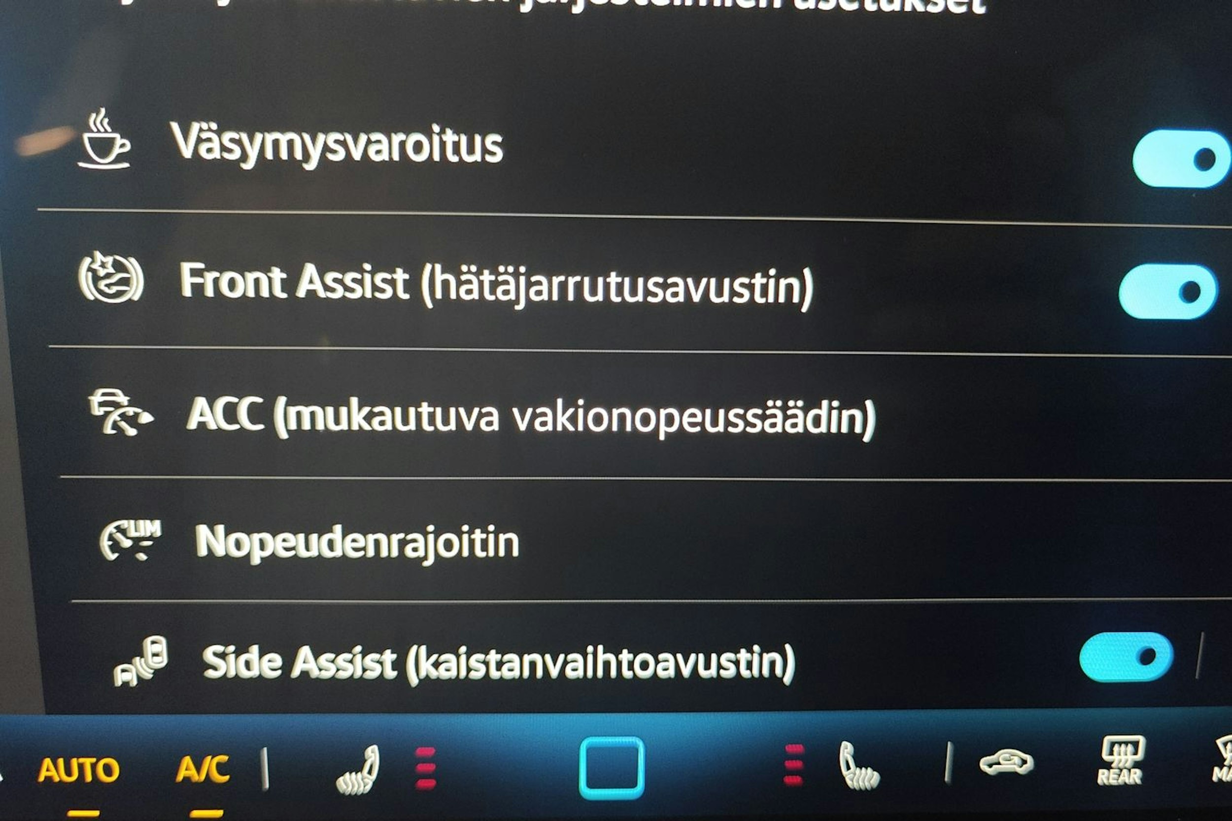 valkoinen Volkswagen T-Roc 2026 kuva 14.