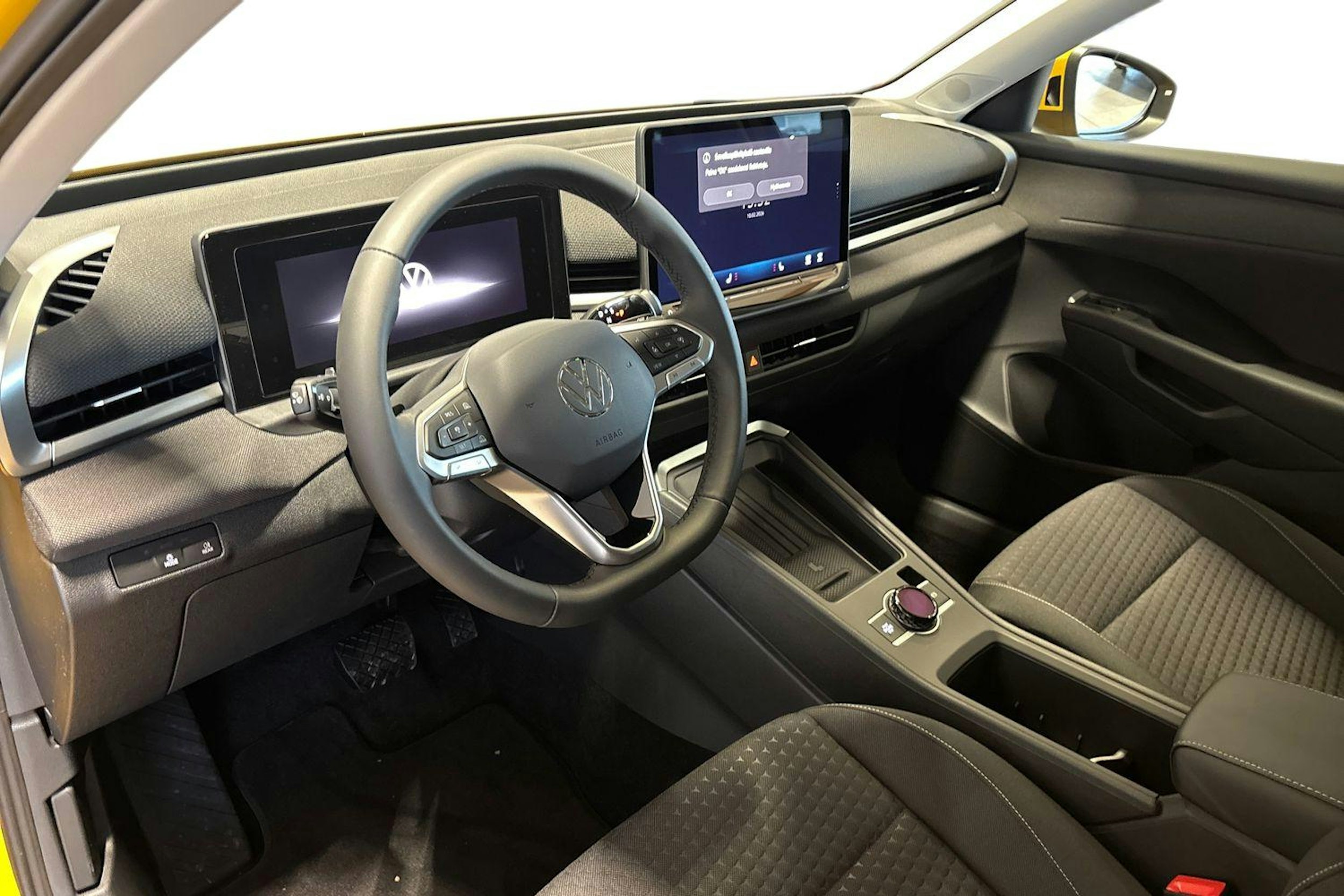 keltainen Volkswagen T-Roc 2026 kuva 6.