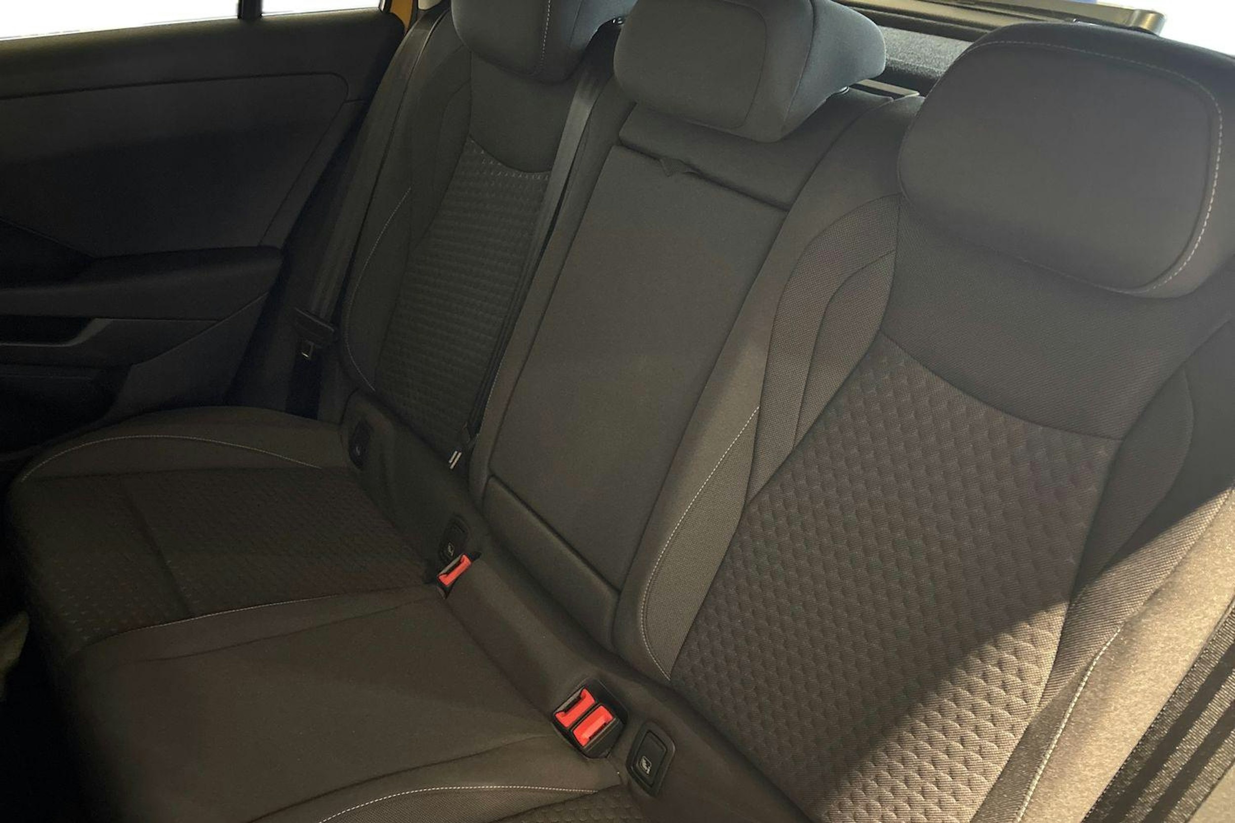 keltainen Volkswagen T-Roc 2026 kuva 8.