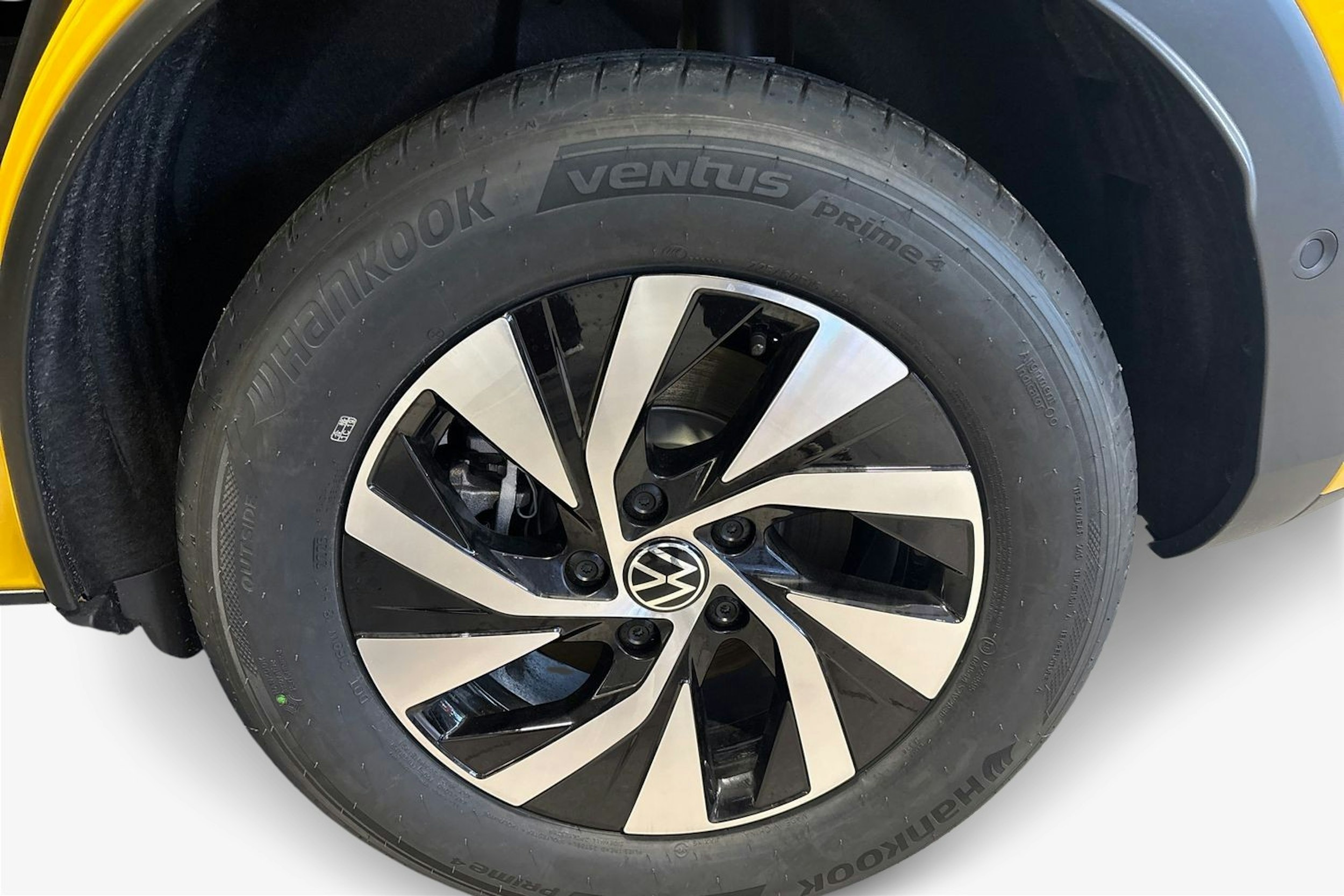 keltainen Volkswagen T-Roc 2026 kuva 9.