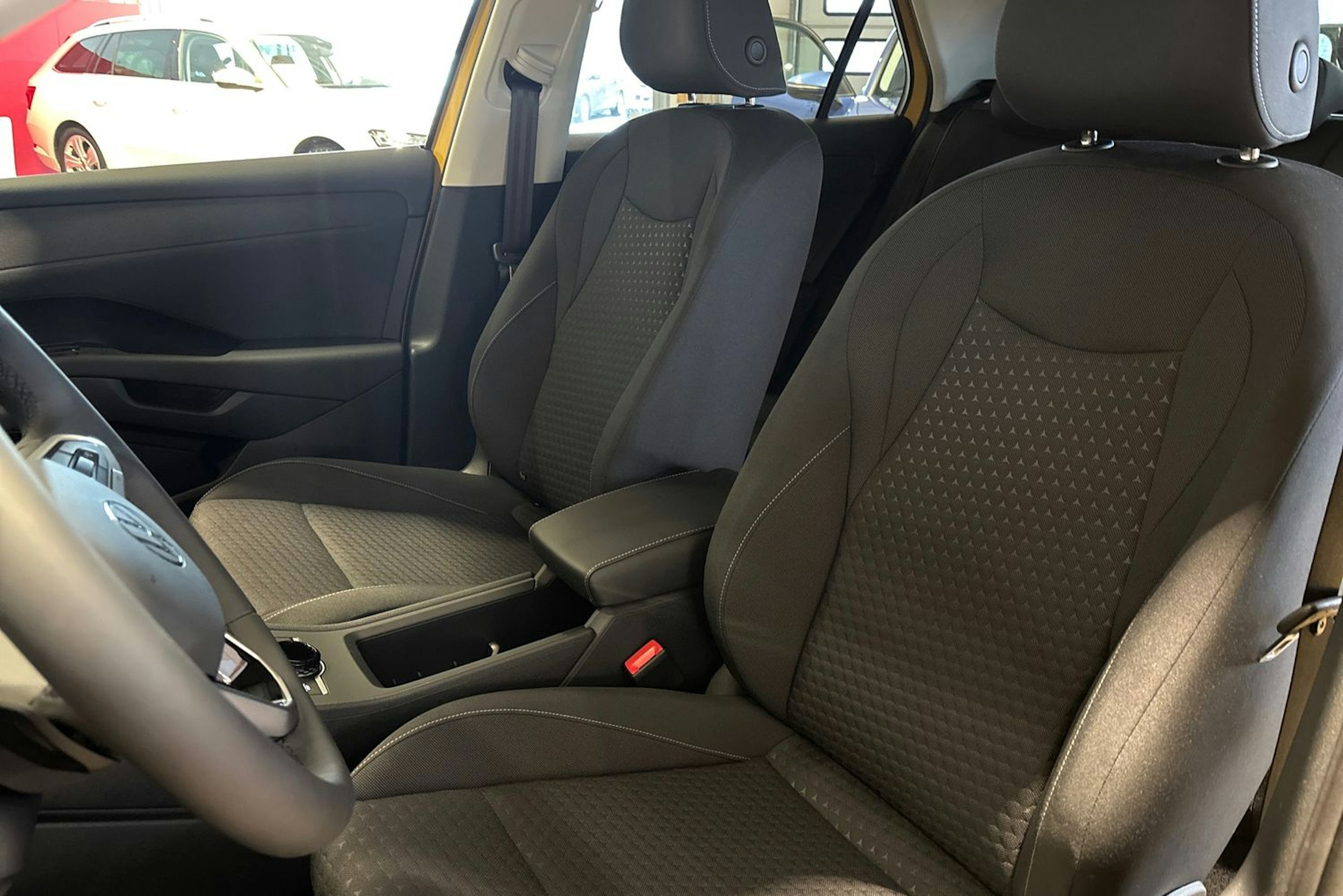 keltainen Volkswagen T-Roc 2026 kuva 11.