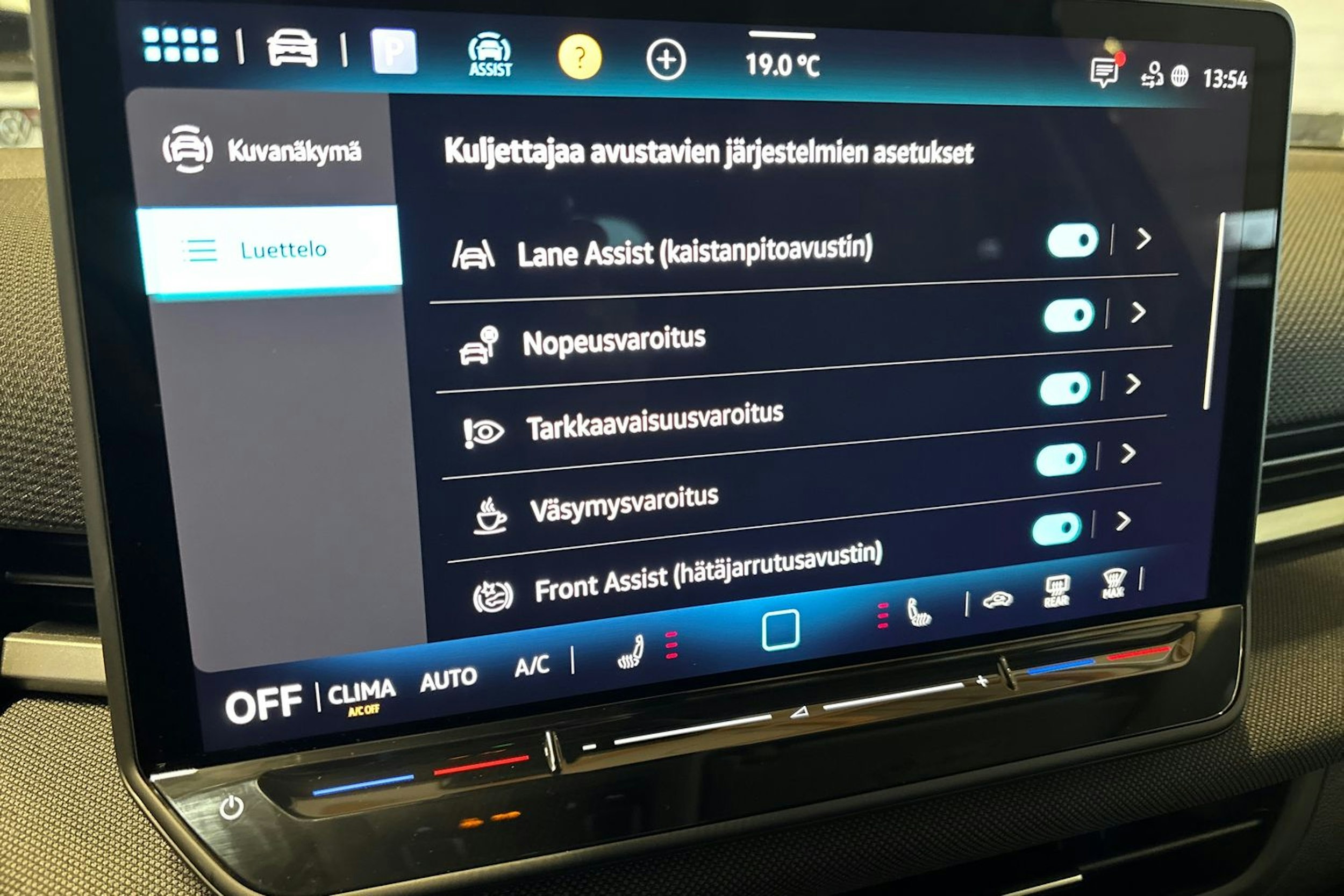 keltainen Volkswagen T-Roc 2026 kuva 18.