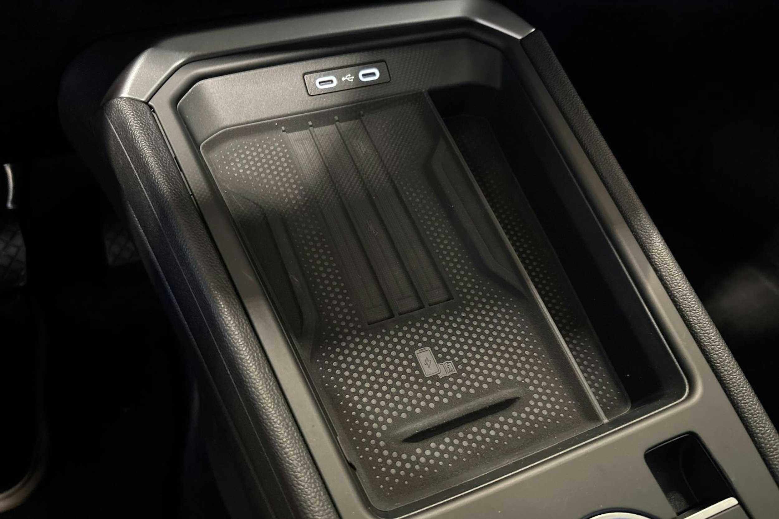 keltainen Volkswagen T-Roc 2026 kuva 20.