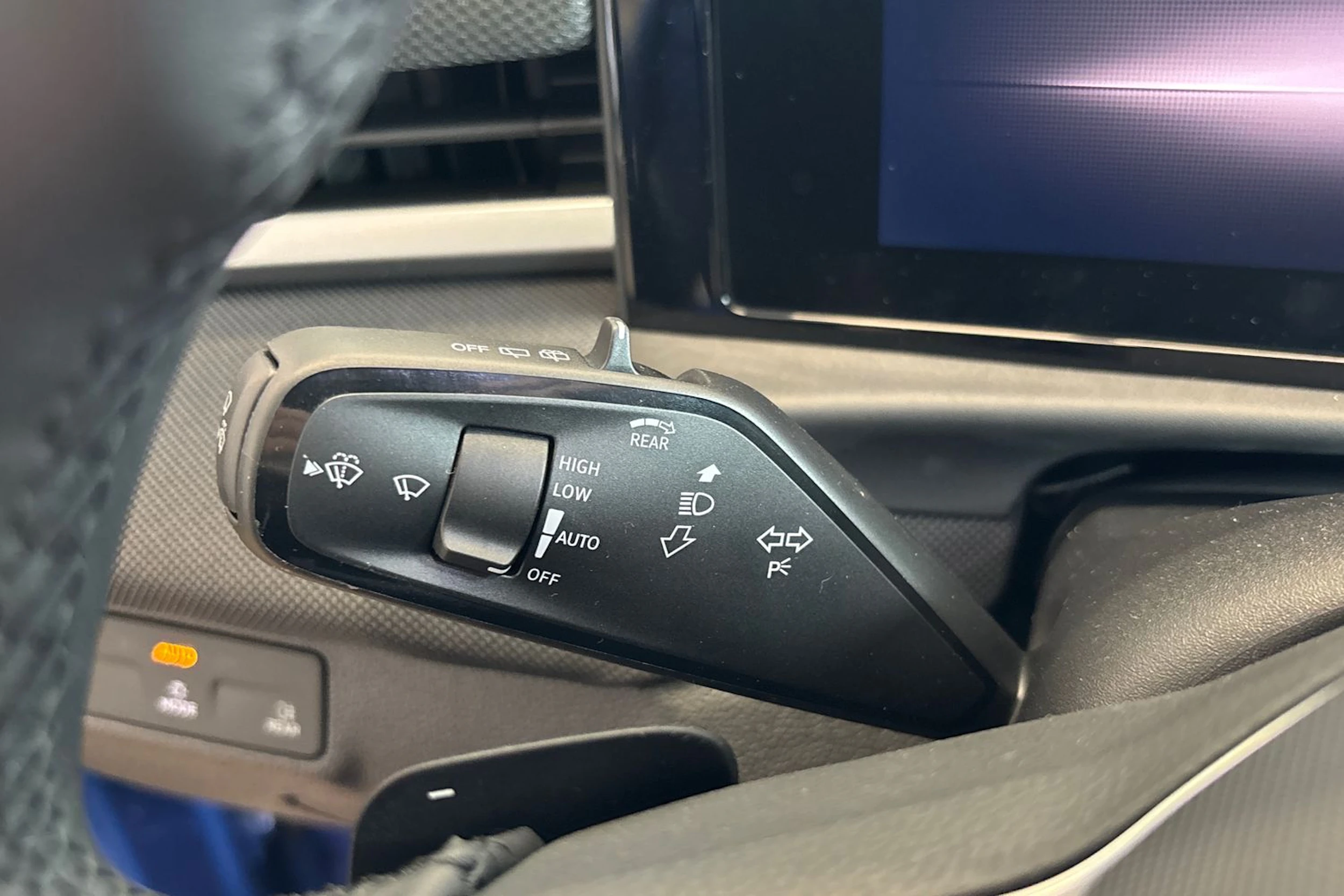 sininen Volkswagen T-Roc 2026 kuva 23.