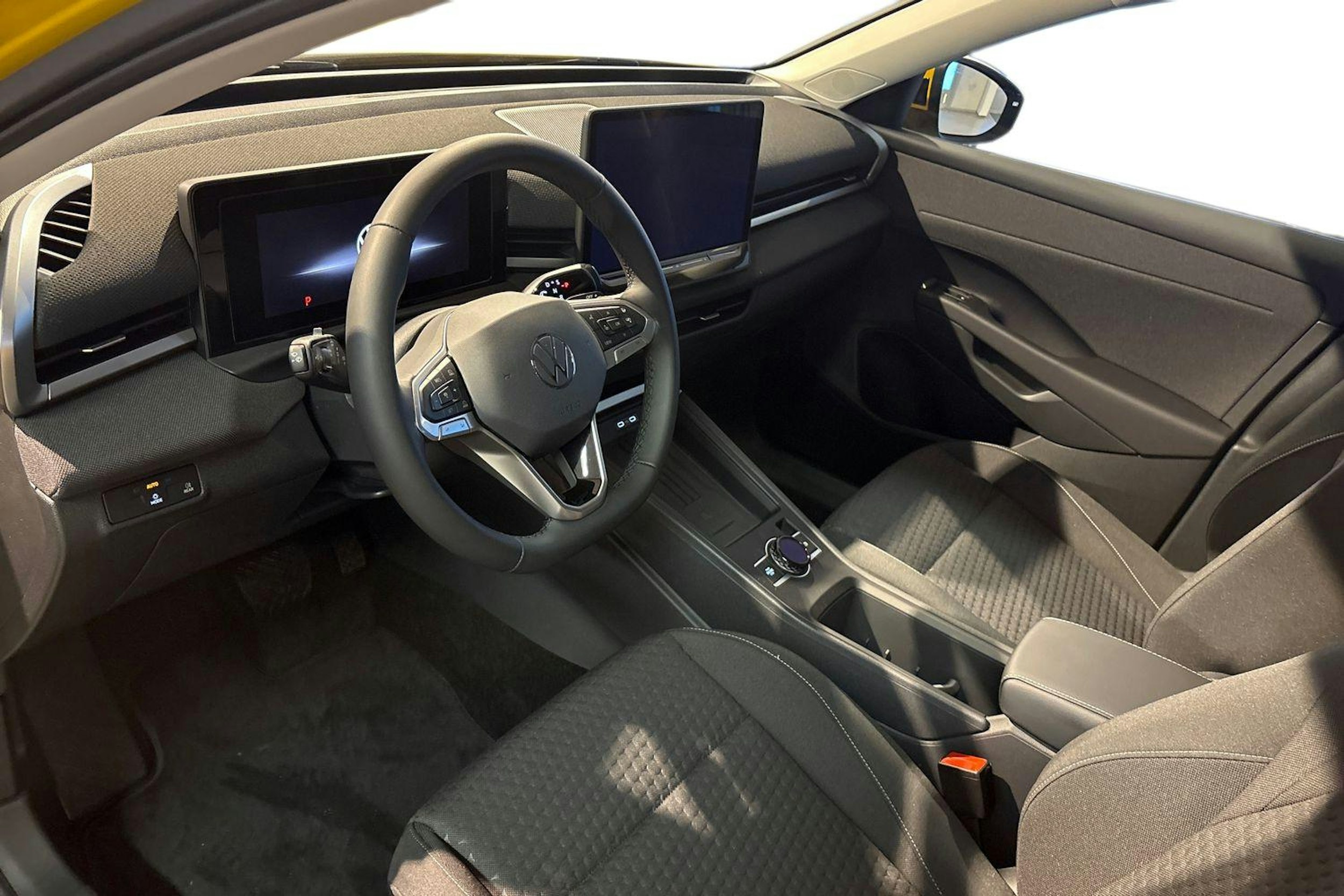 keltainen Volkswagen T-Roc 2026 kuva 6.