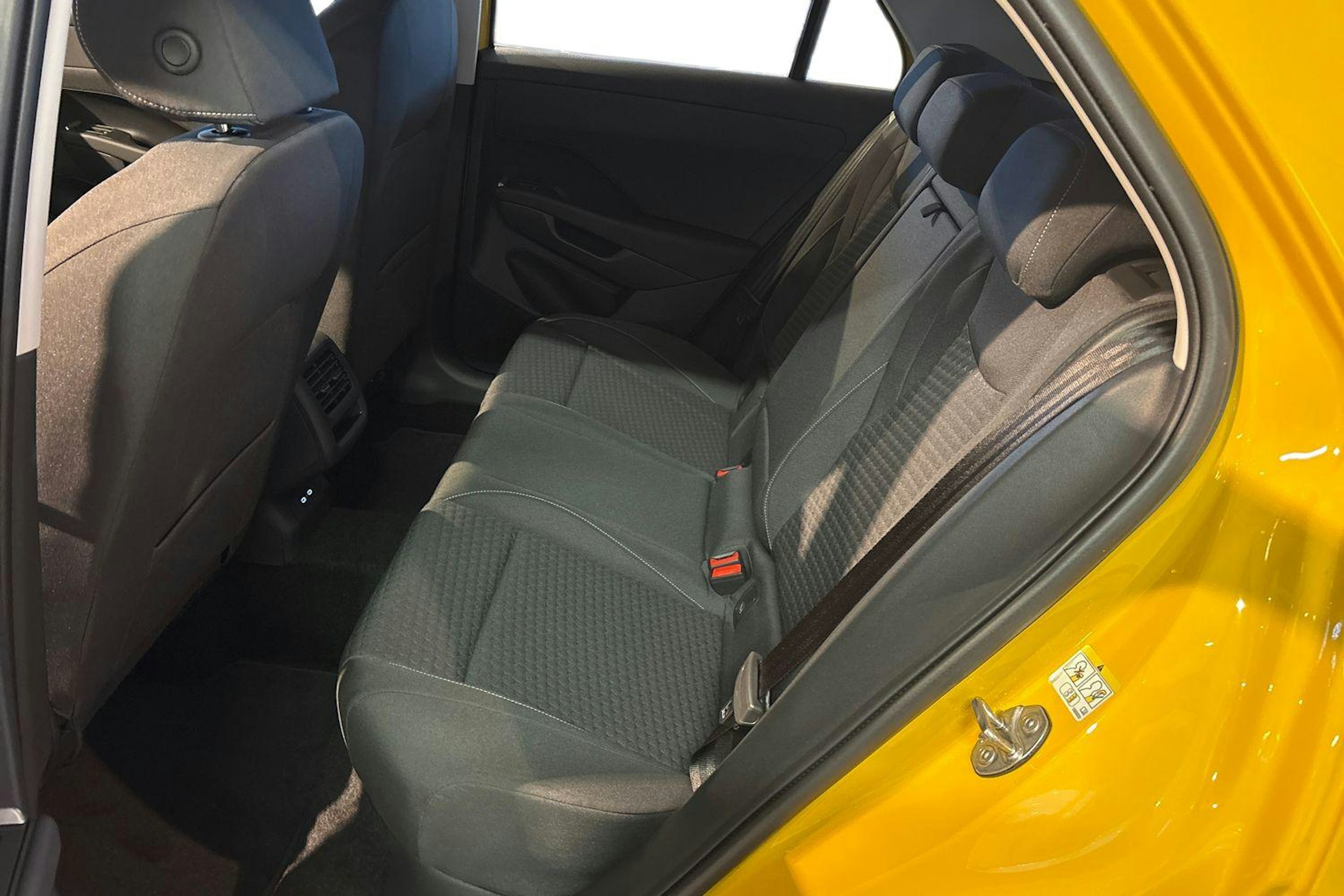 keltainen Volkswagen T-Roc 2026 kuva 8.