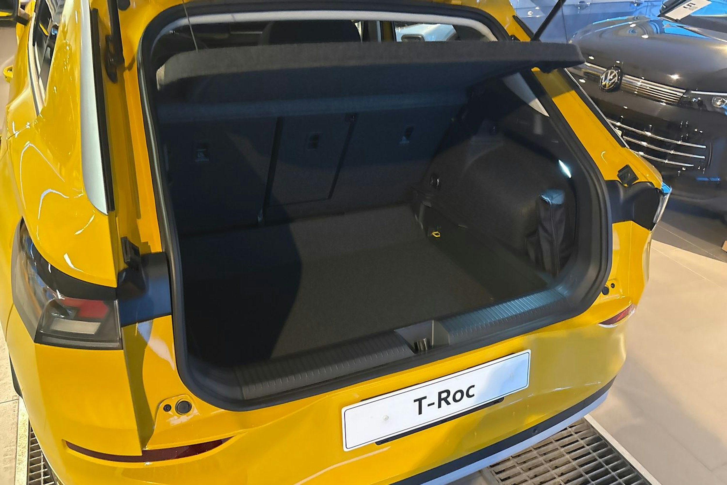 keltainen Volkswagen T-Roc 2026 kuva 11.