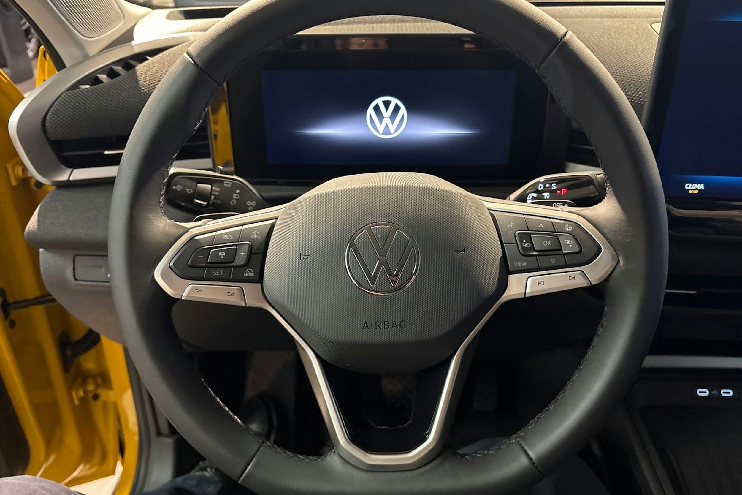 keltainen Volkswagen T-Roc 2026 kuva 13.