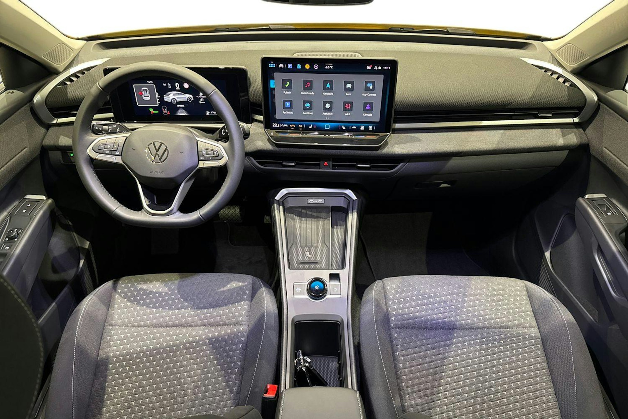 keltainen Volkswagen T-Roc 2026 kuva 7.