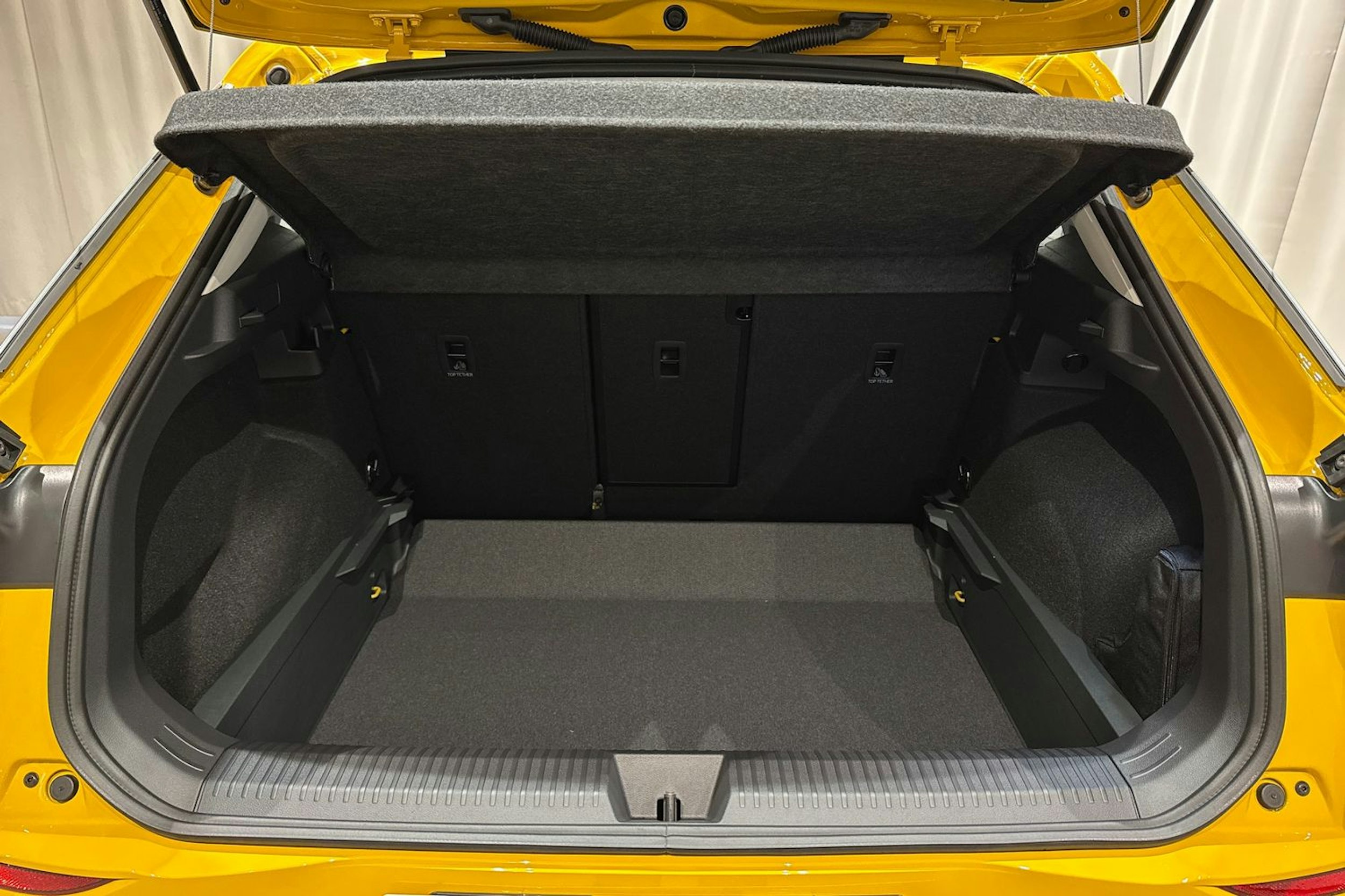 keltainen Volkswagen T-Roc 2026 kuva 11.