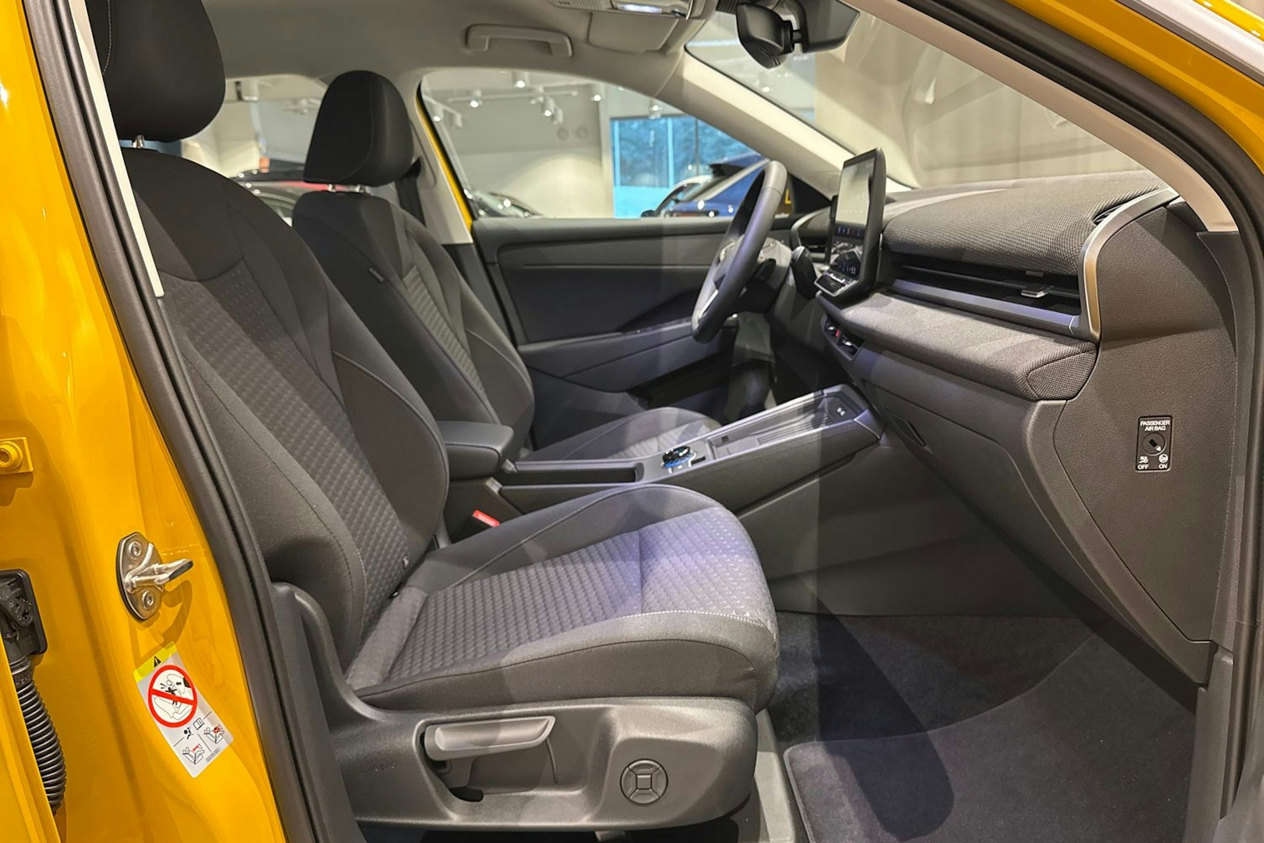 keltainen Volkswagen T-Roc 2026 kuva 12.