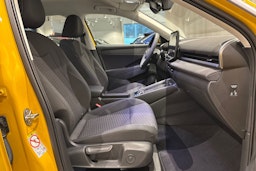 keltainen Volkswagen T-Roc 2026 kuva 12.