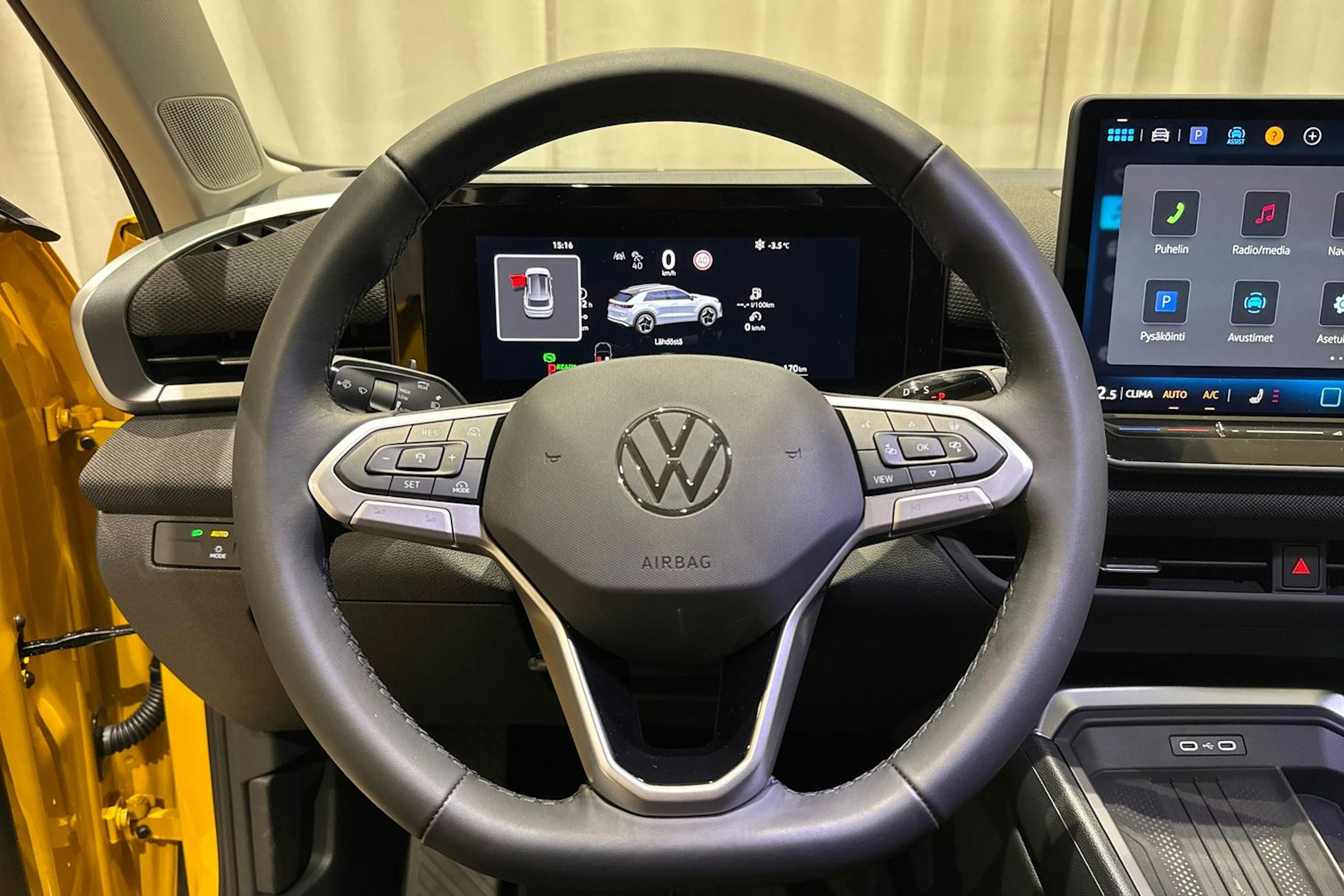 keltainen Volkswagen T-Roc 2026 kuva 14.