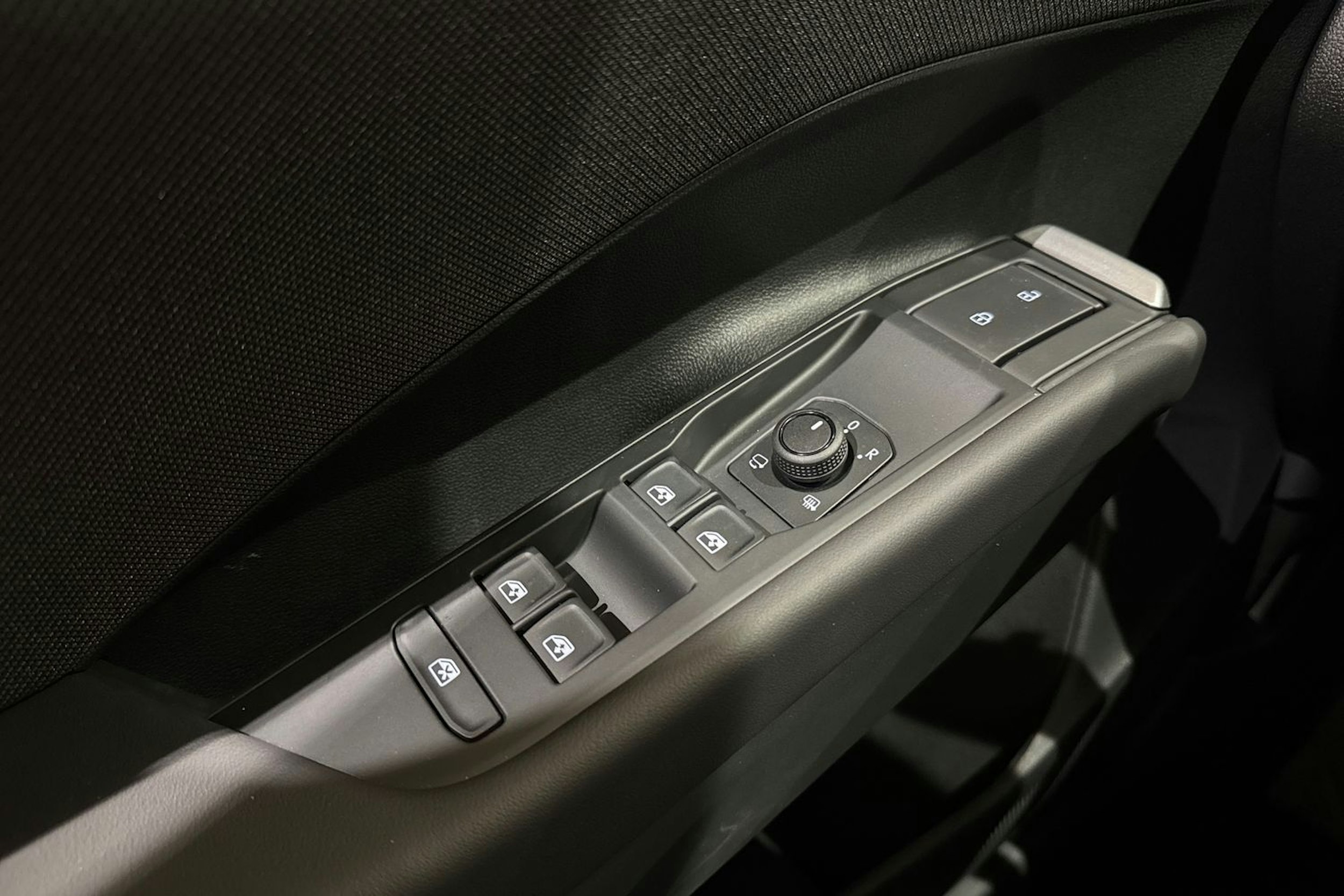 keltainen Volkswagen T-Roc 2026 kuva 16.