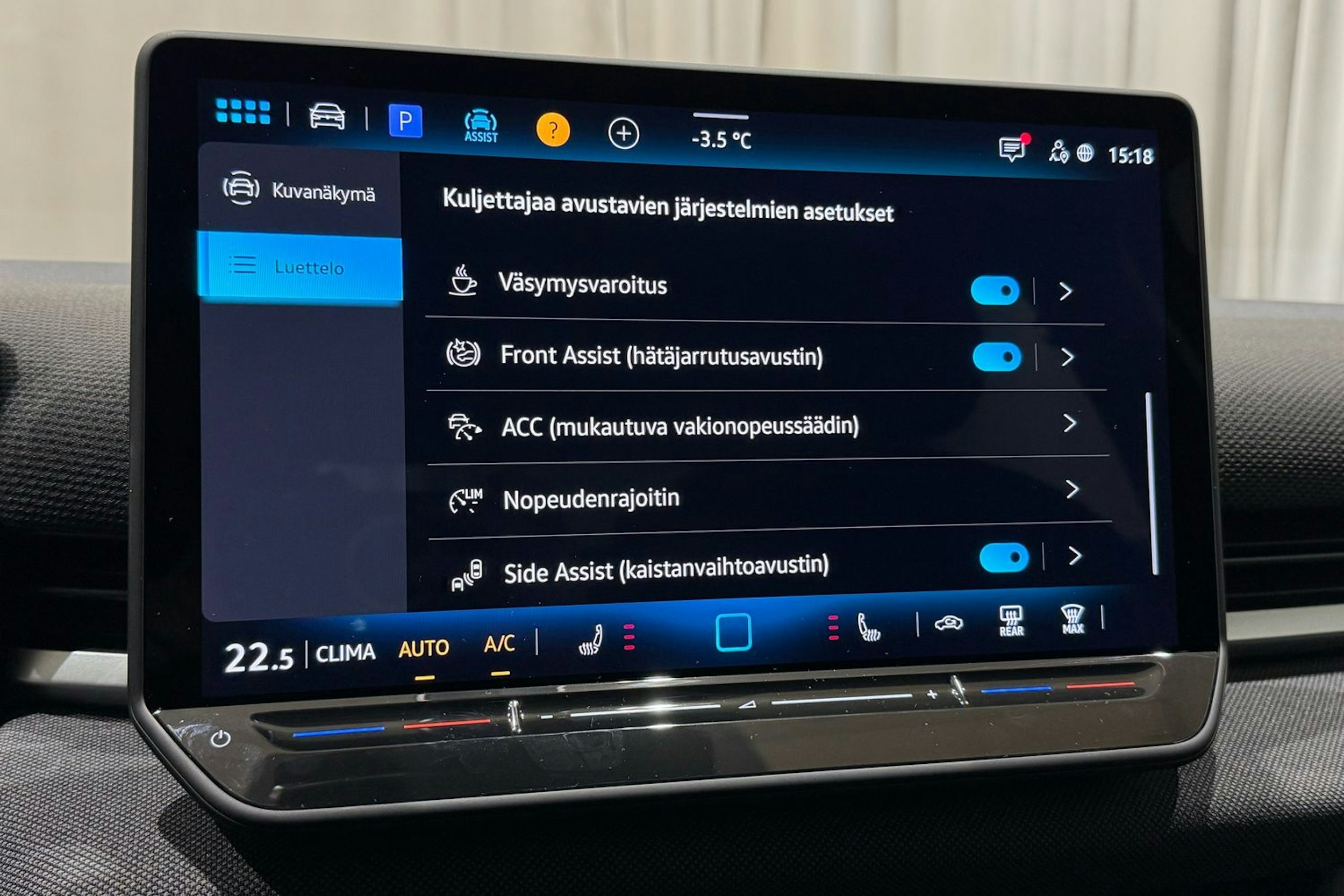 keltainen Volkswagen T-Roc 2026 kuva 21.