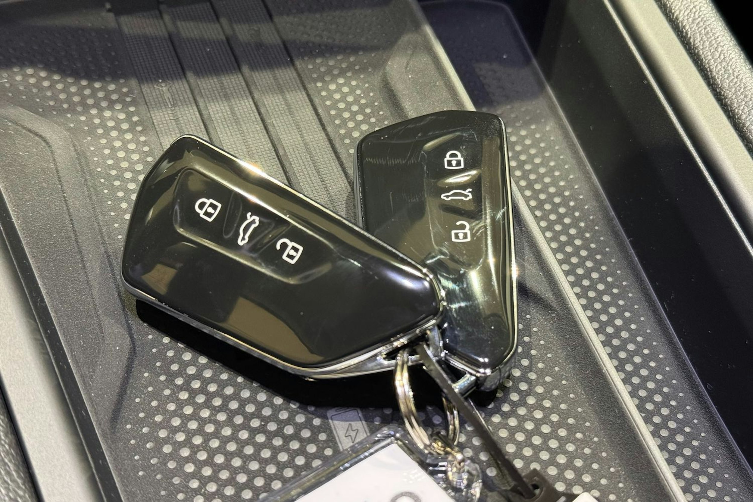 keltainen Volkswagen T-Roc 2026 kuva 25.