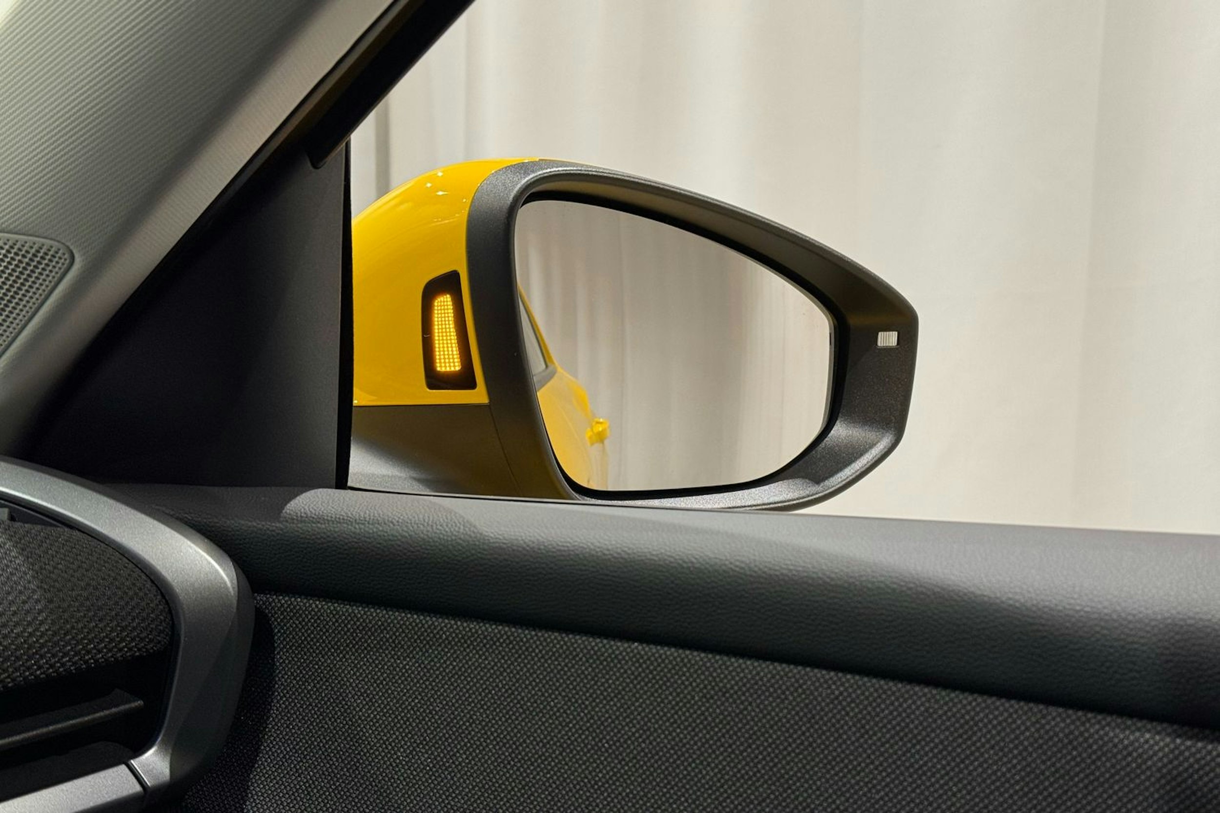 keltainen Volkswagen T-Roc 2026 kuva 26.