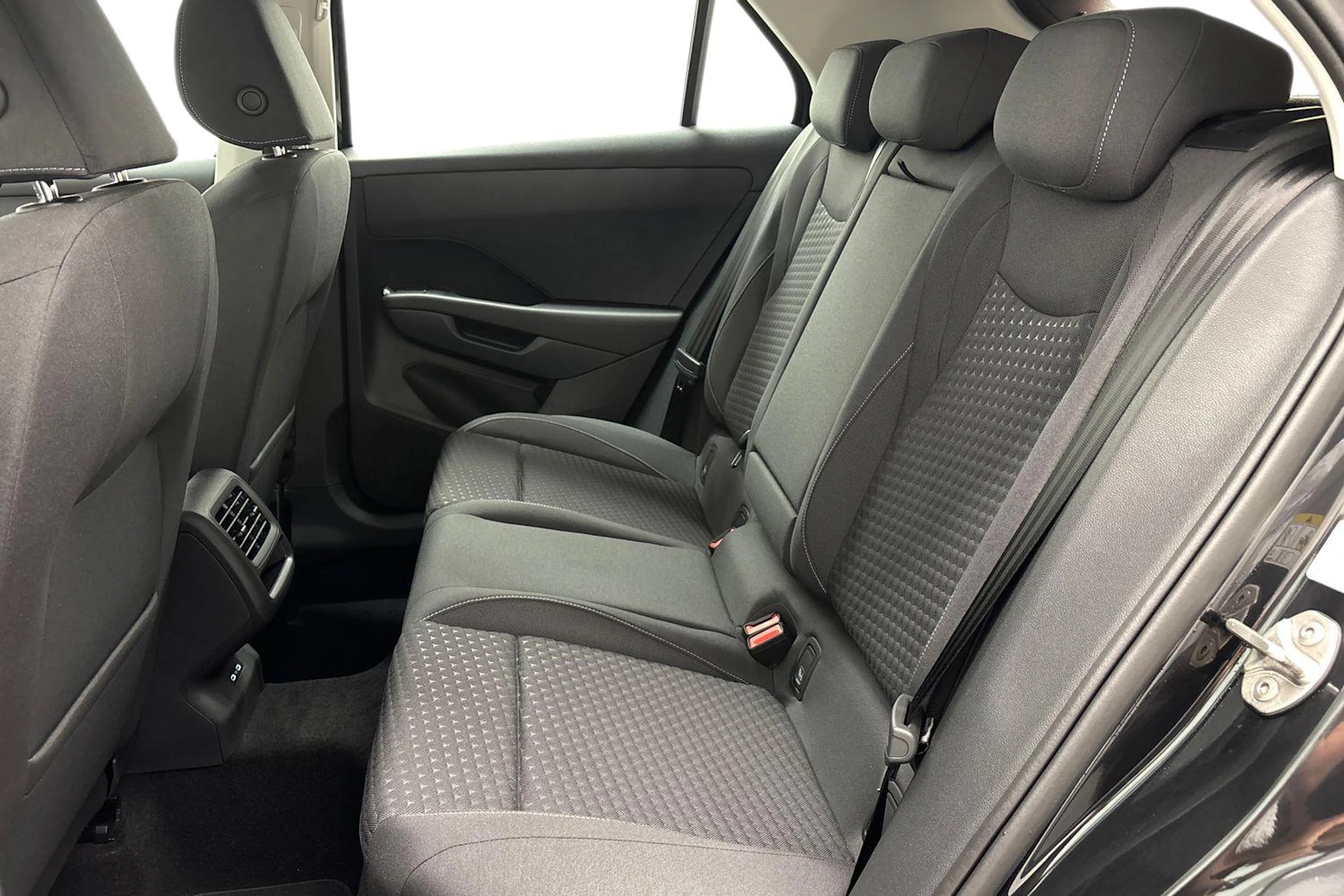 musta Volkswagen T-Roc 2026 kuva 8.